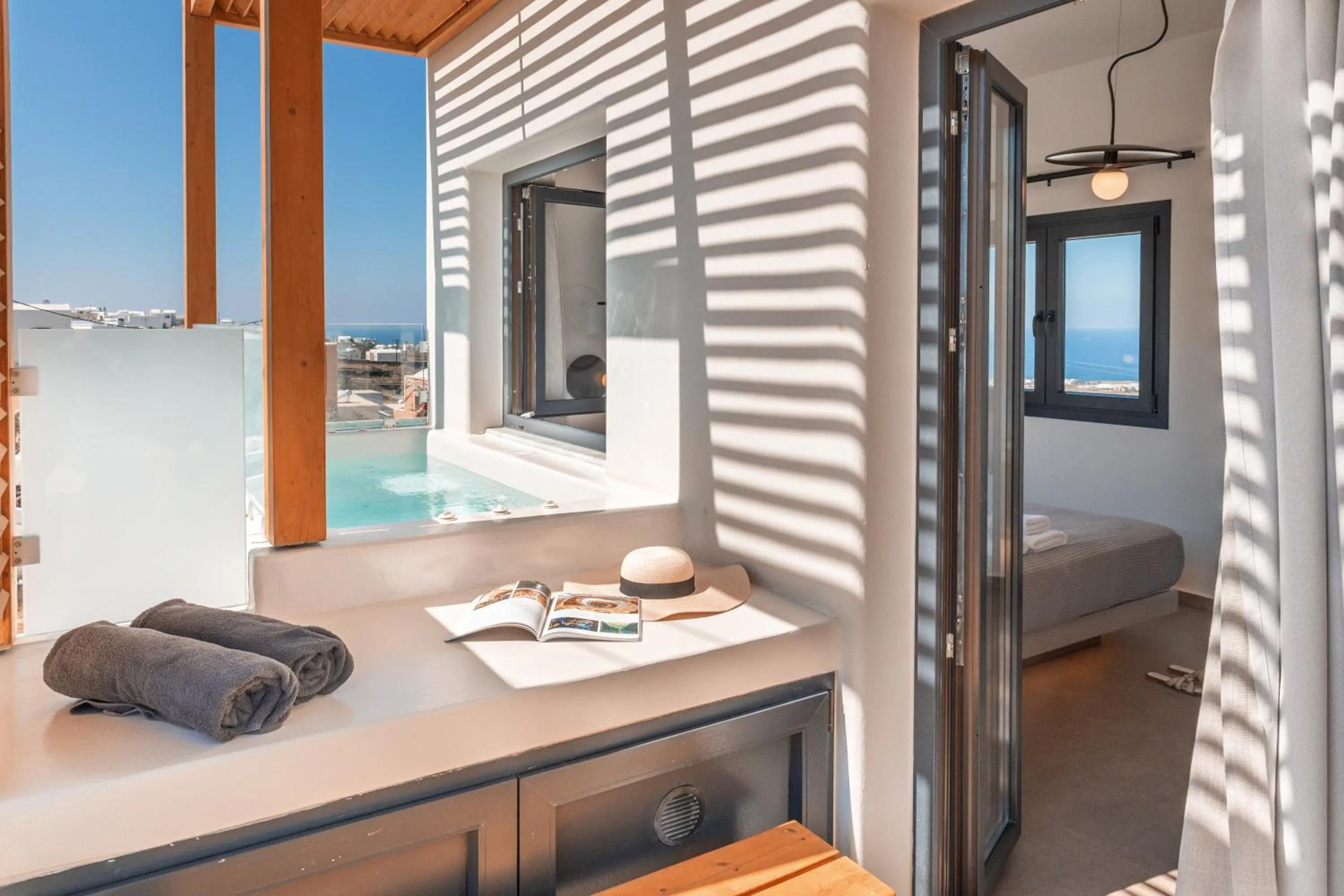 Hot Tub, Bed in North Wind Luxury Suites