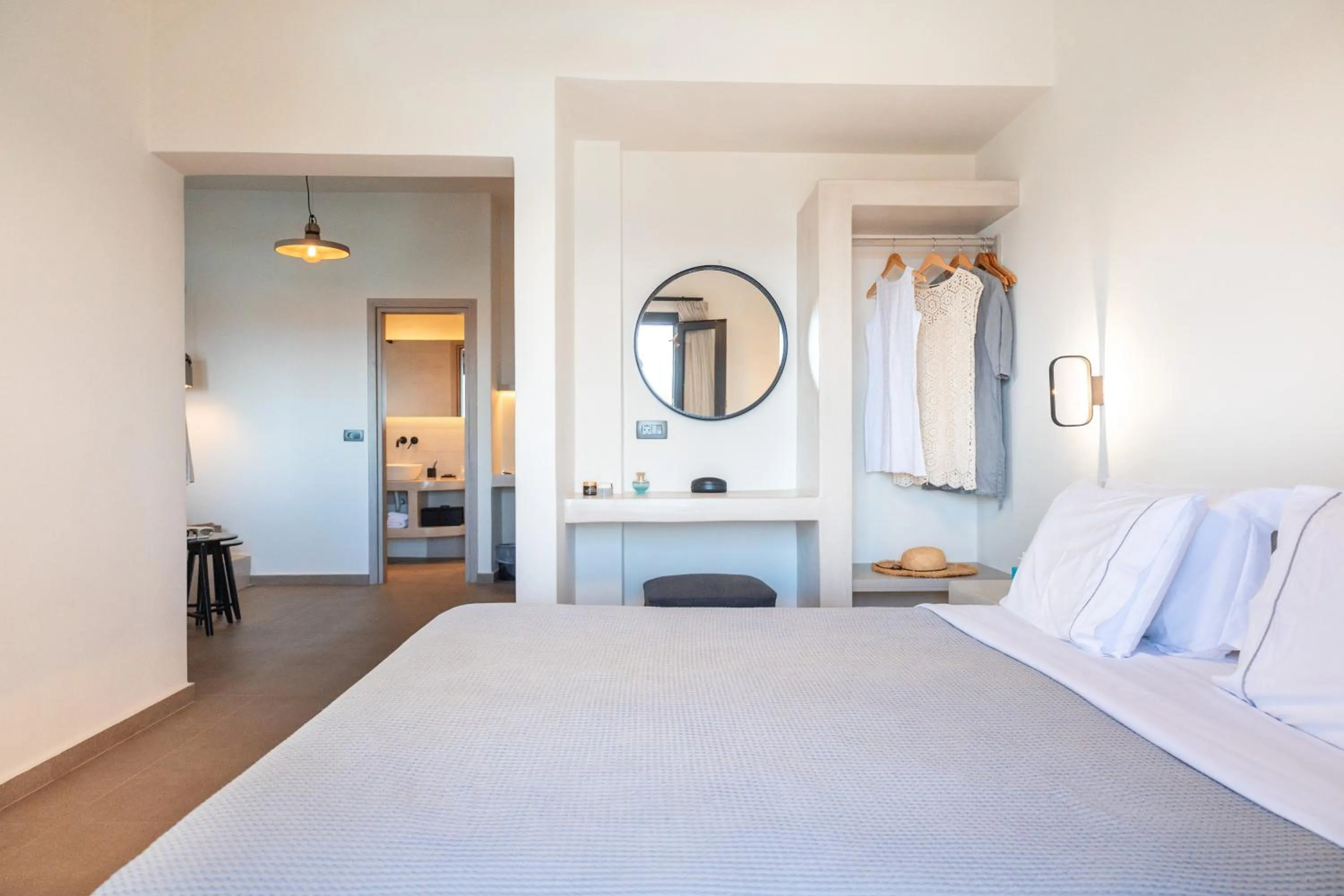 Bedroom, Bed in North Wind Luxury Suites