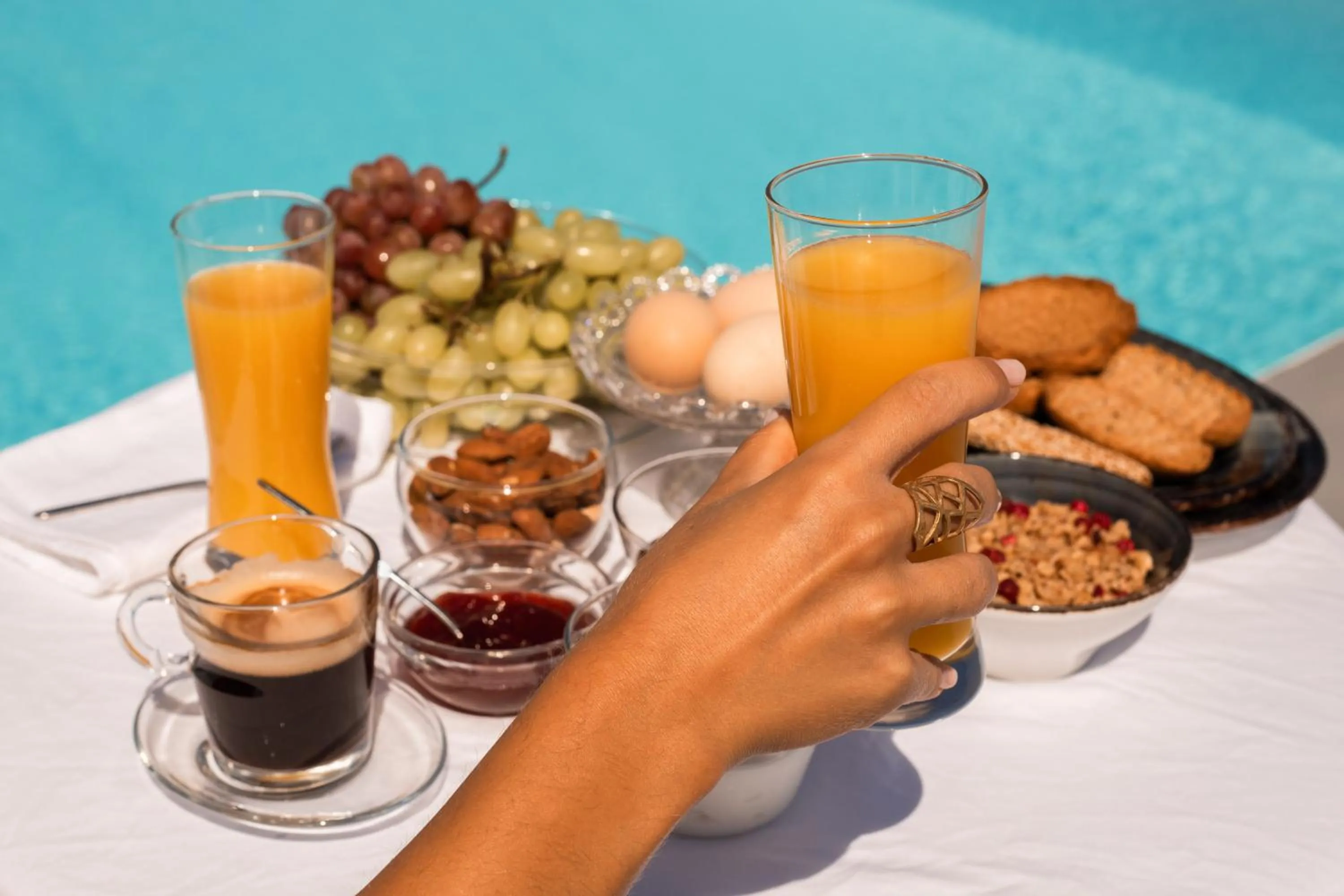 Breakfast in North Wind Luxury Suites