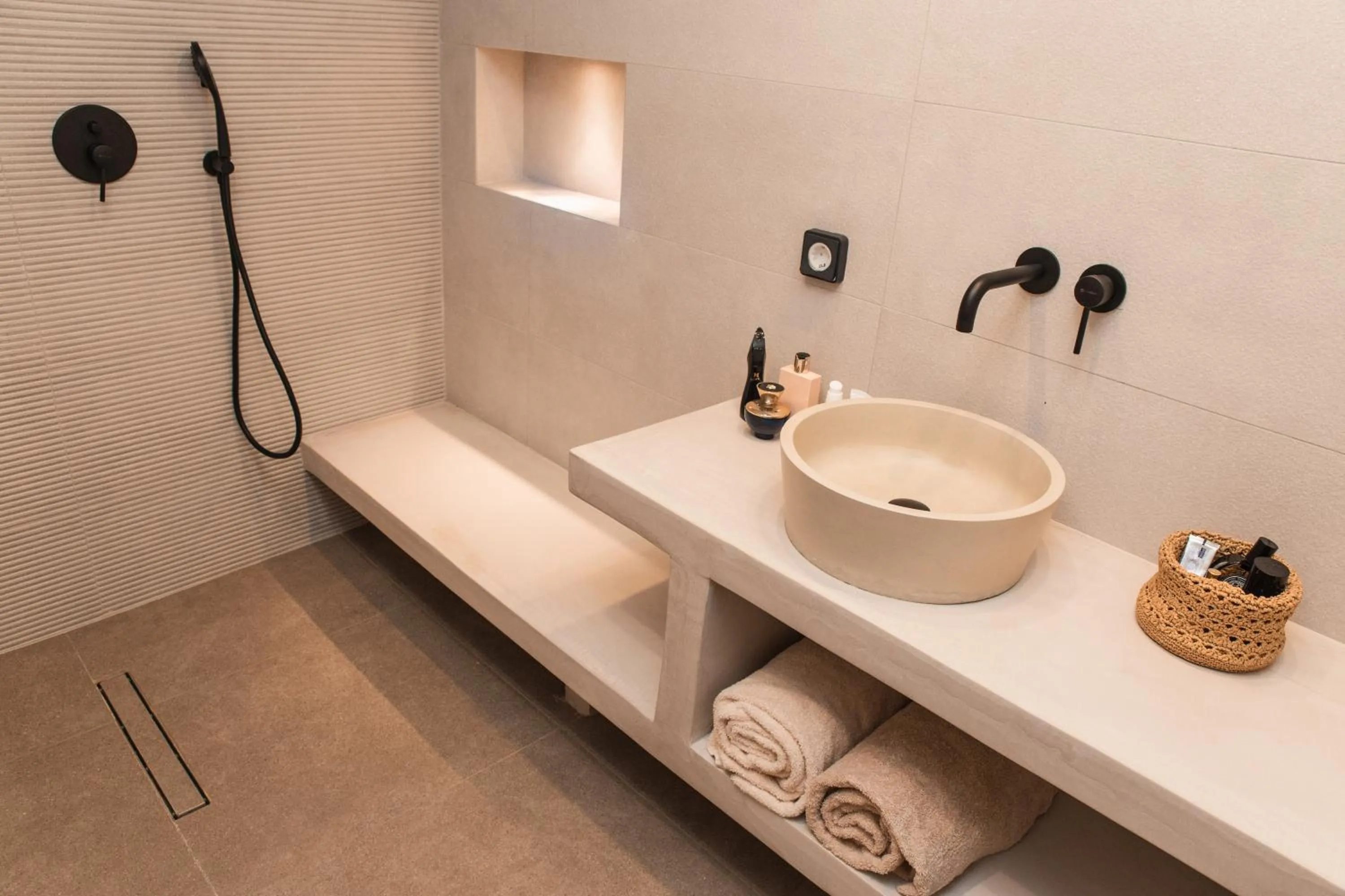 Bathroom in North Wind Luxury Suites