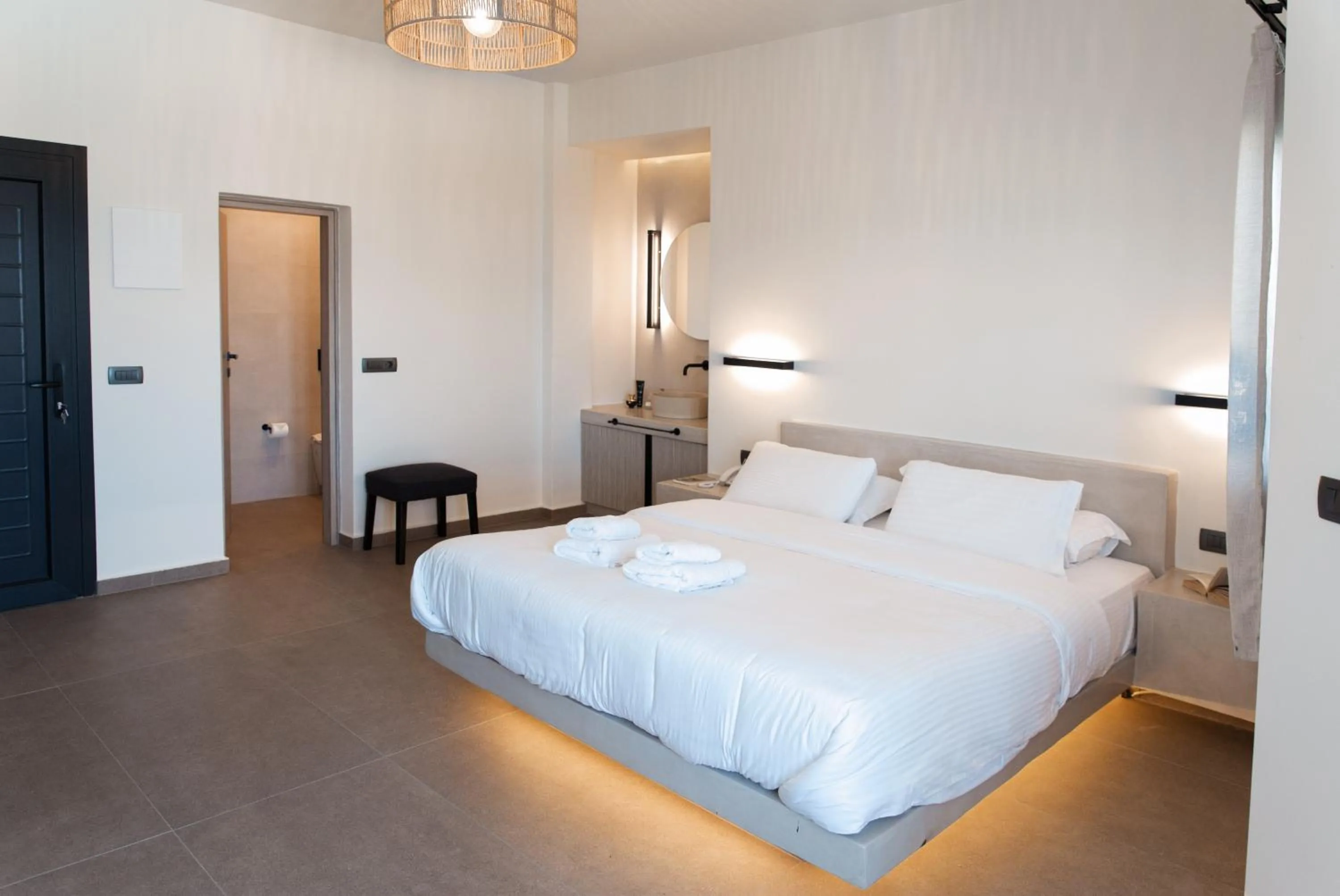 Bed in North Wind Luxury Suites