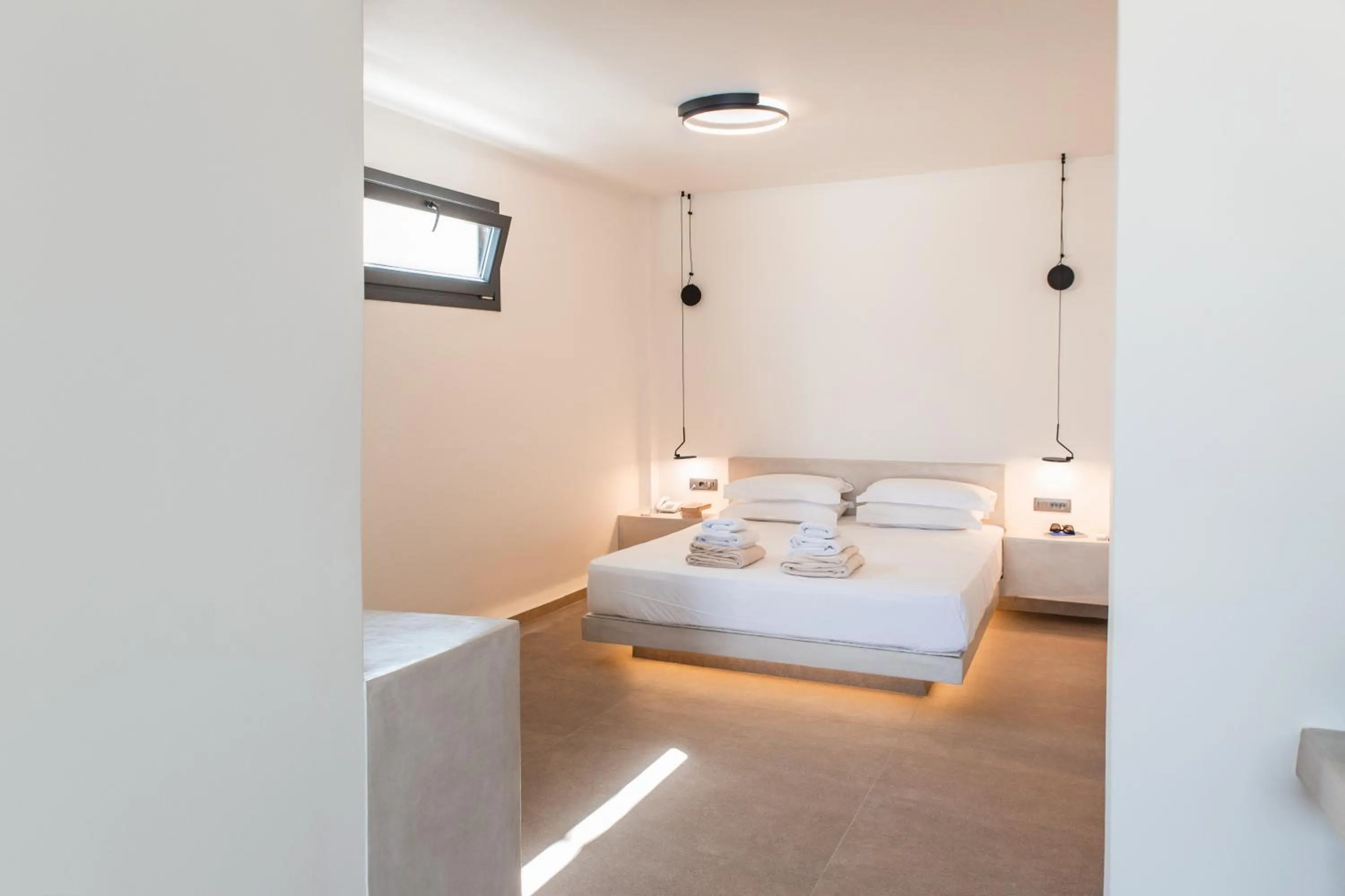 Bedroom, Bed in North Wind Luxury Suites