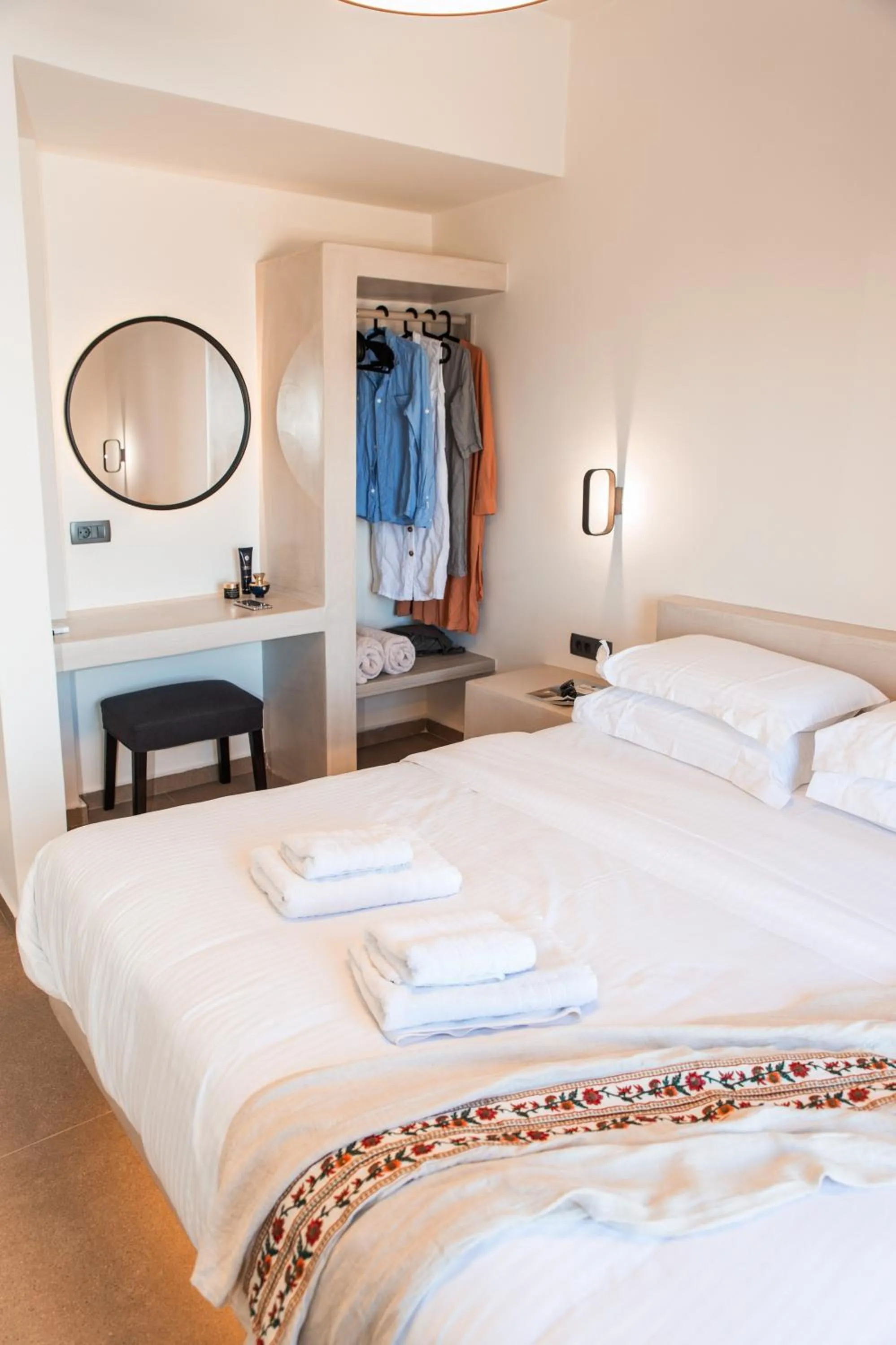 Bedroom, Bed in North Wind Luxury Suites