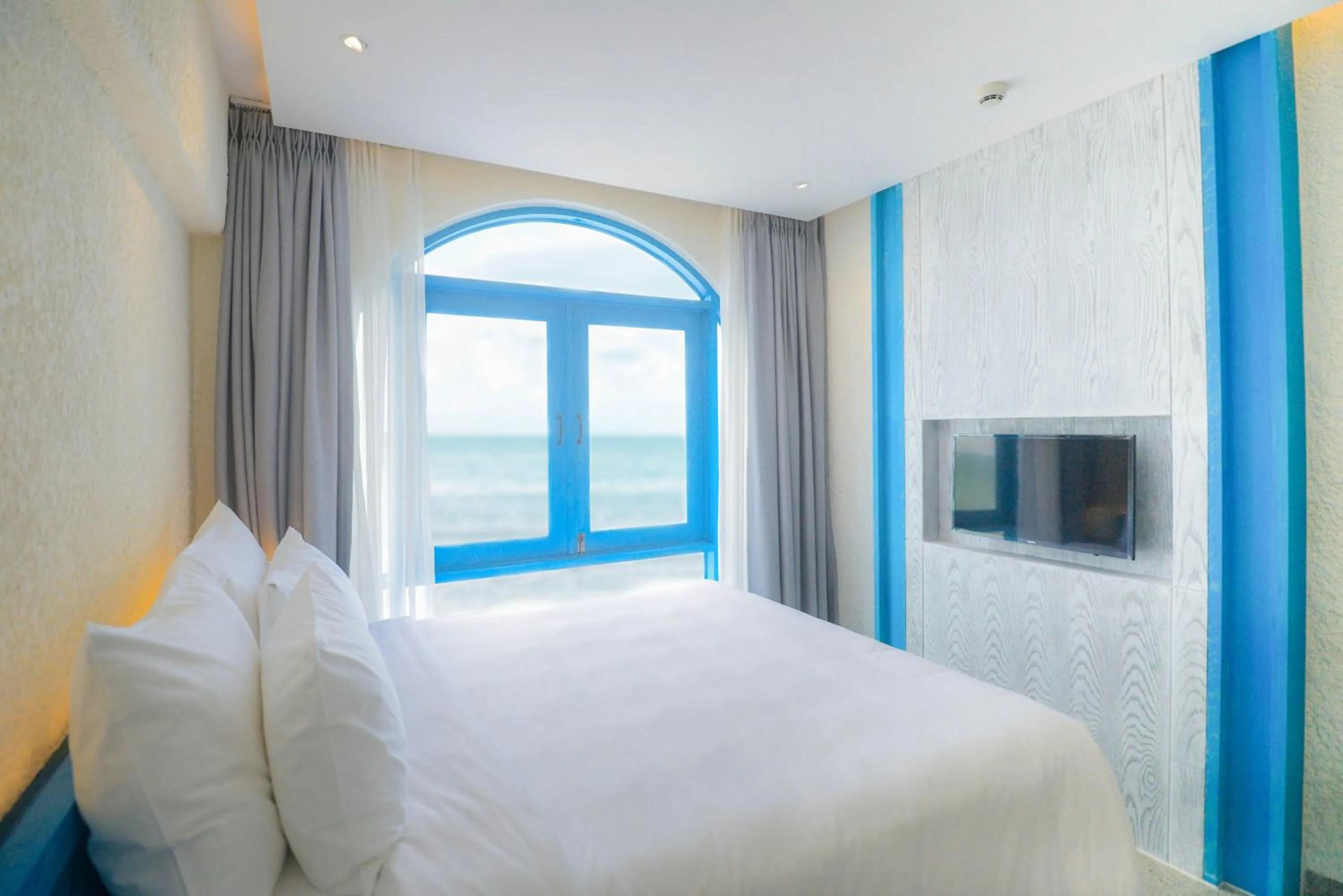 Bed in SUNTORINI BOUTIQUE HOTEL