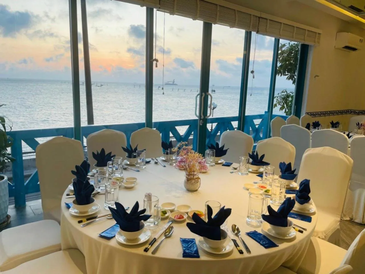 Restaurant/places to eat in SUNTORINI BOUTIQUE HOTEL