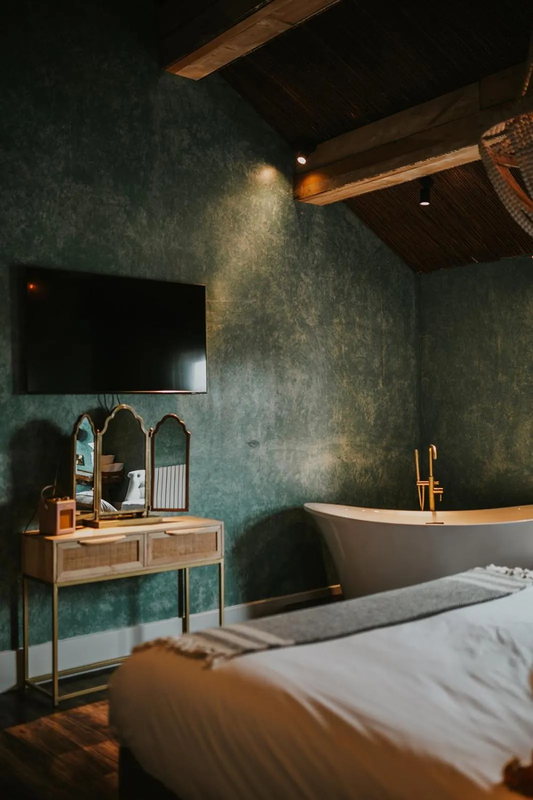 Bath, Bed in Runa Farm