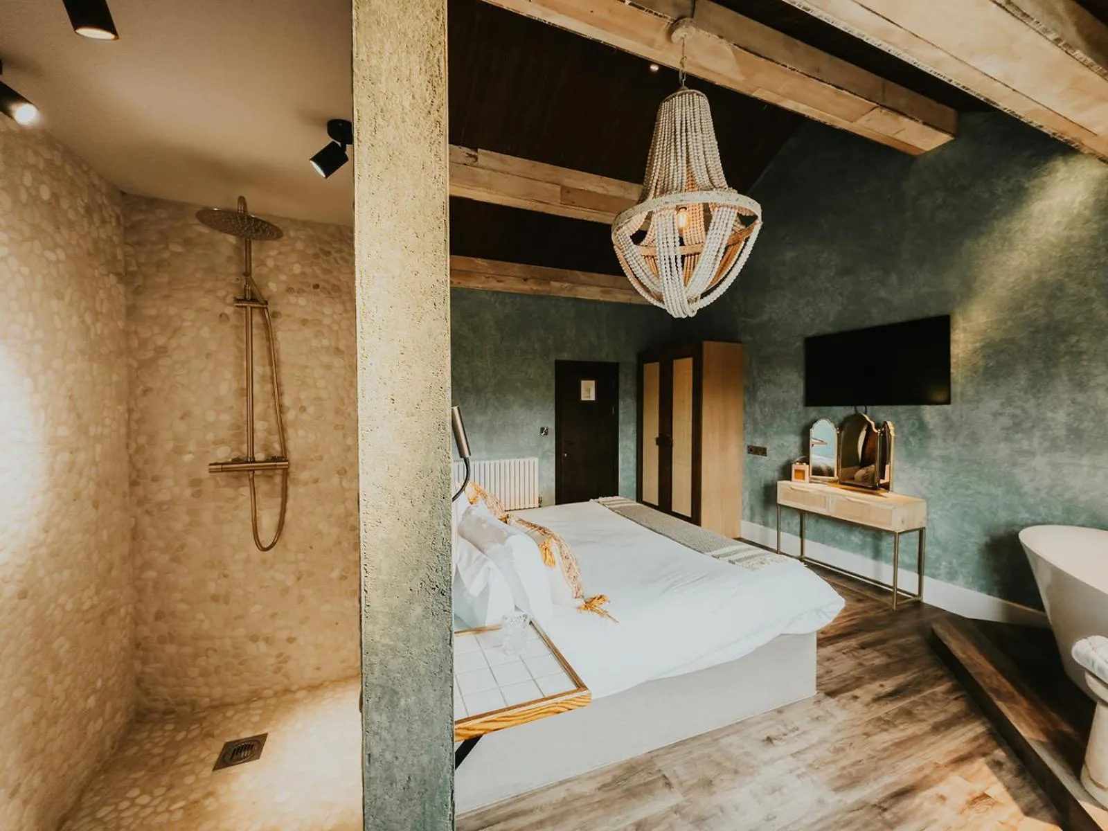 Shower, Bed in Runa Farm