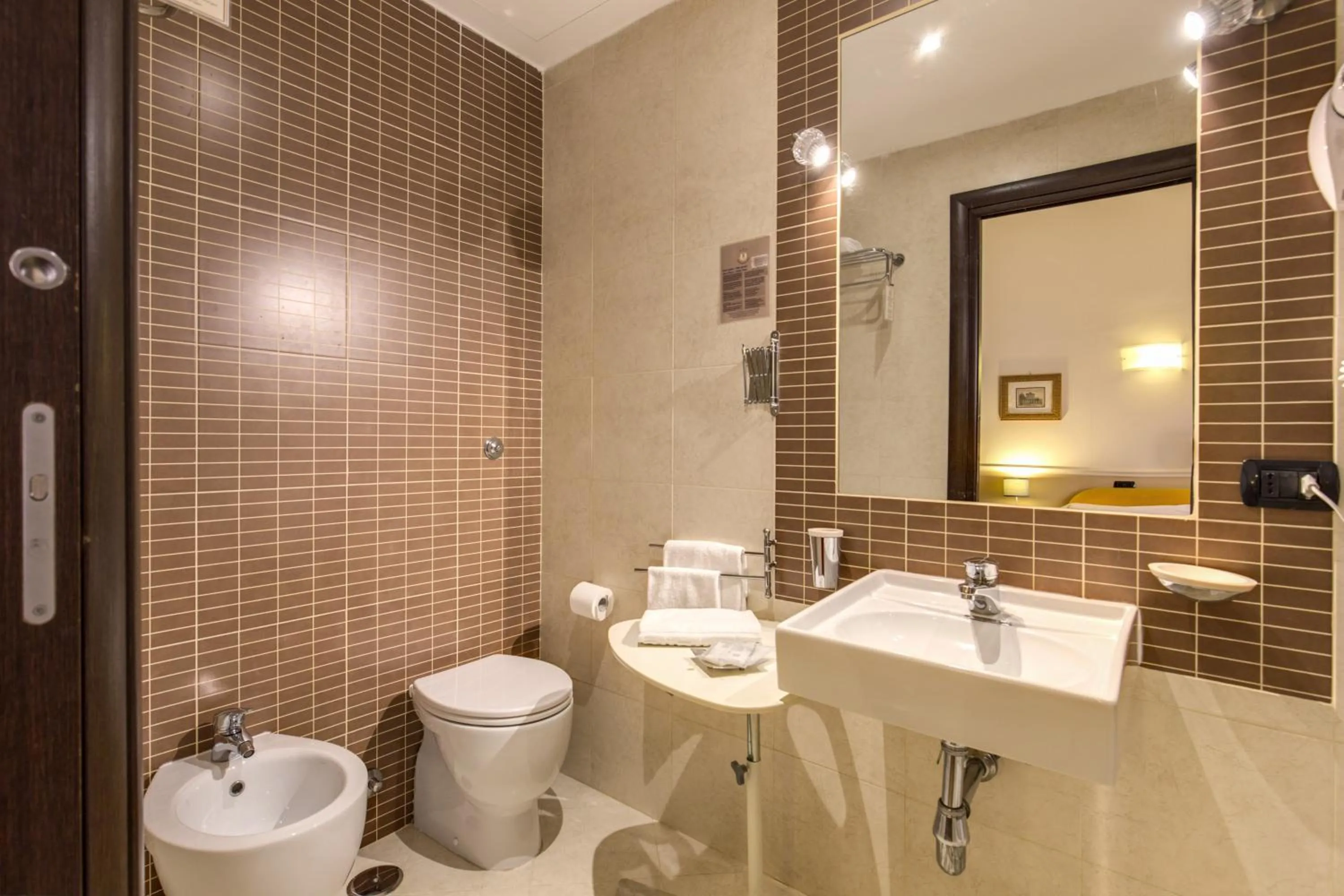 Bathroom in Hotel Everest Inn Rome