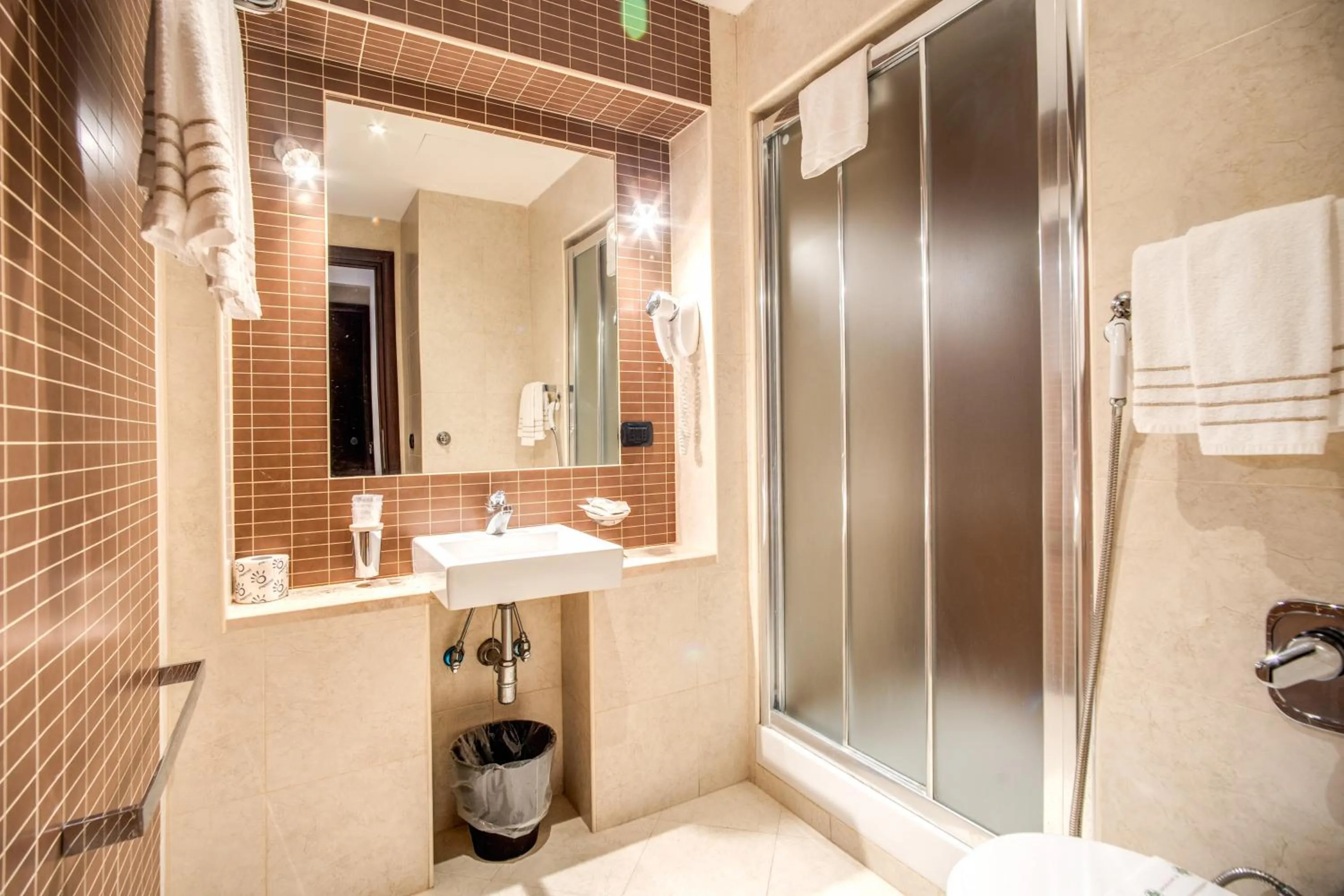 Bathroom in Hotel Everest Inn Rome