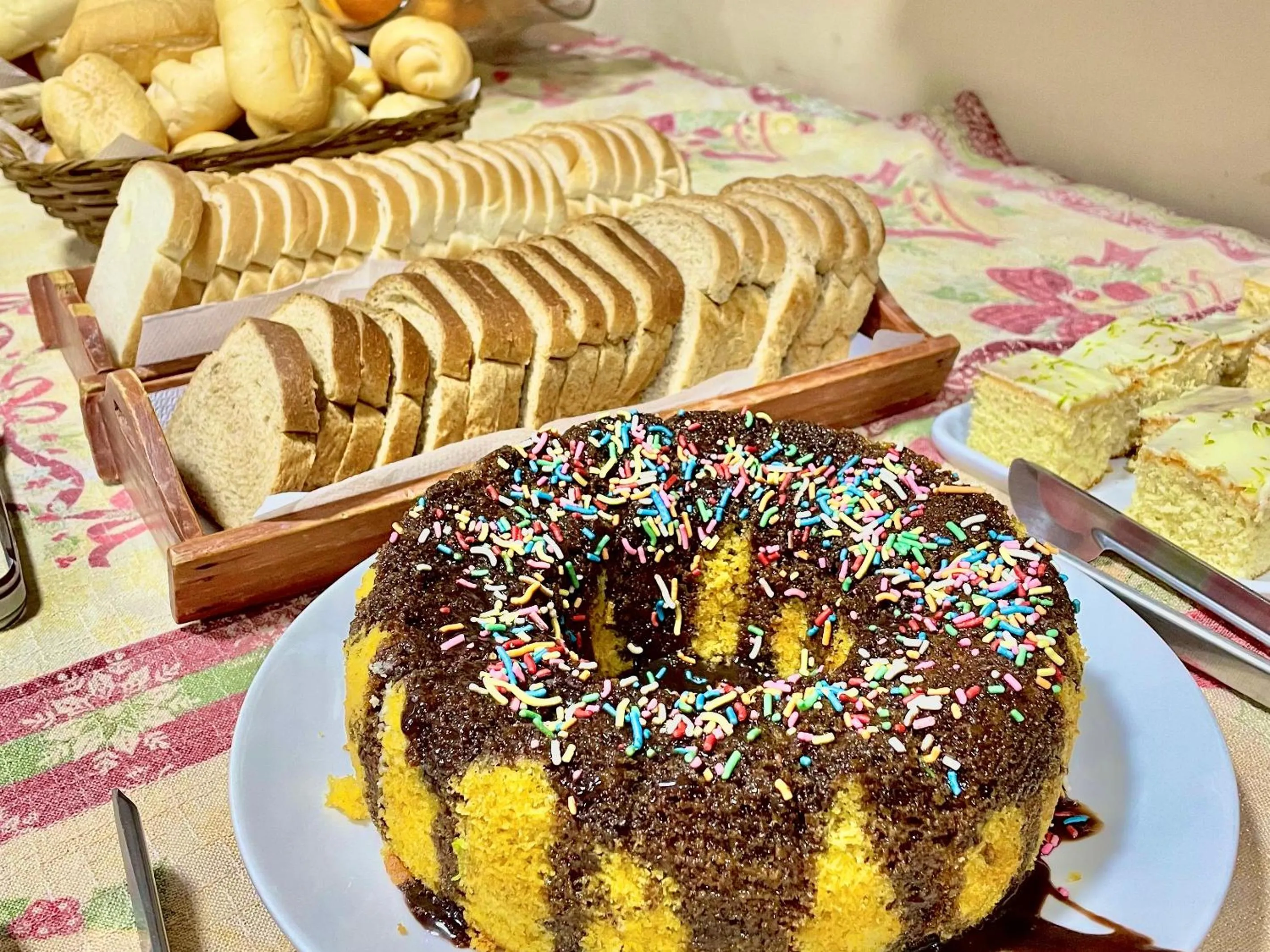 Buffet breakfast in Pousada Bella Serra