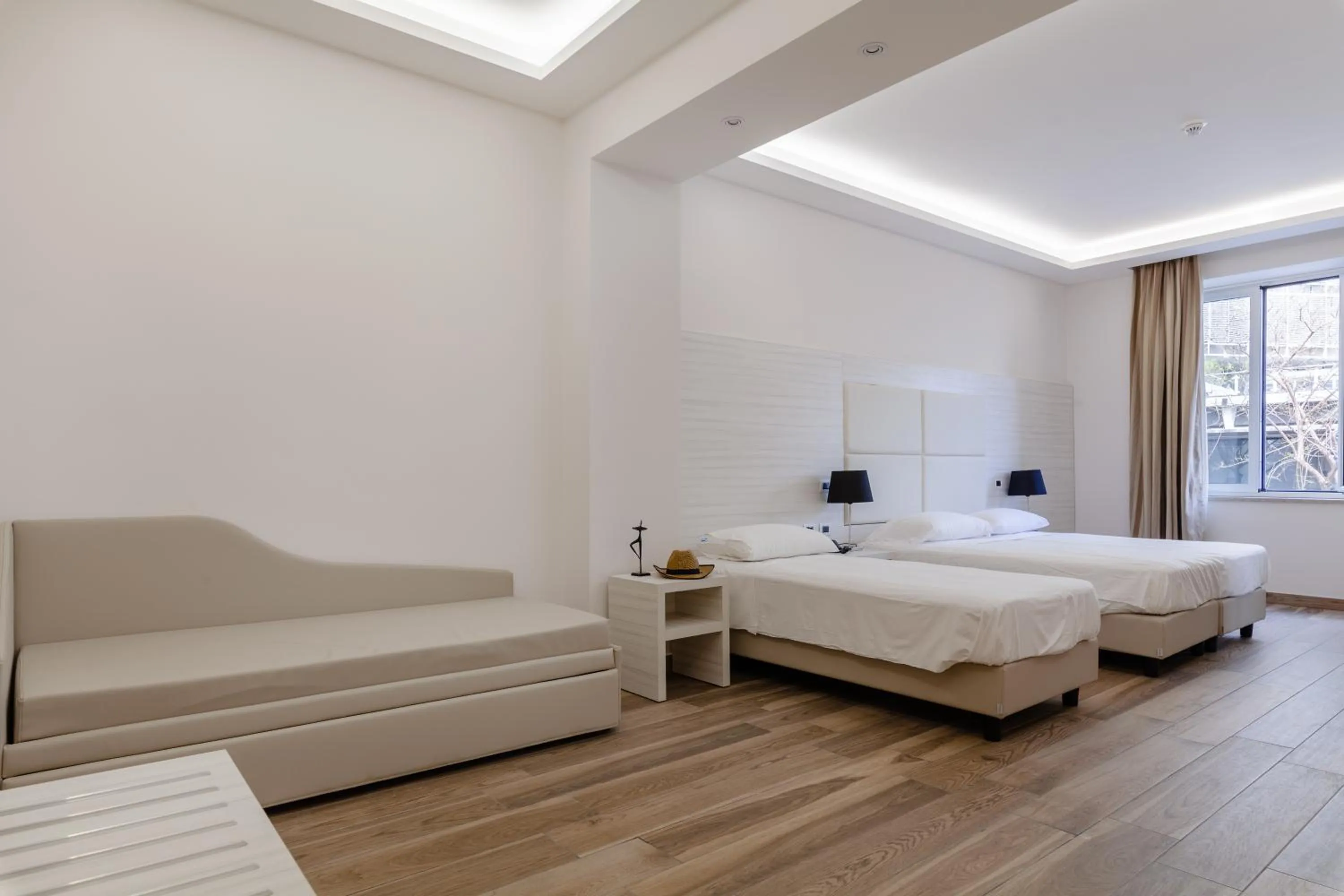 Living room, Bed in Hub Naples