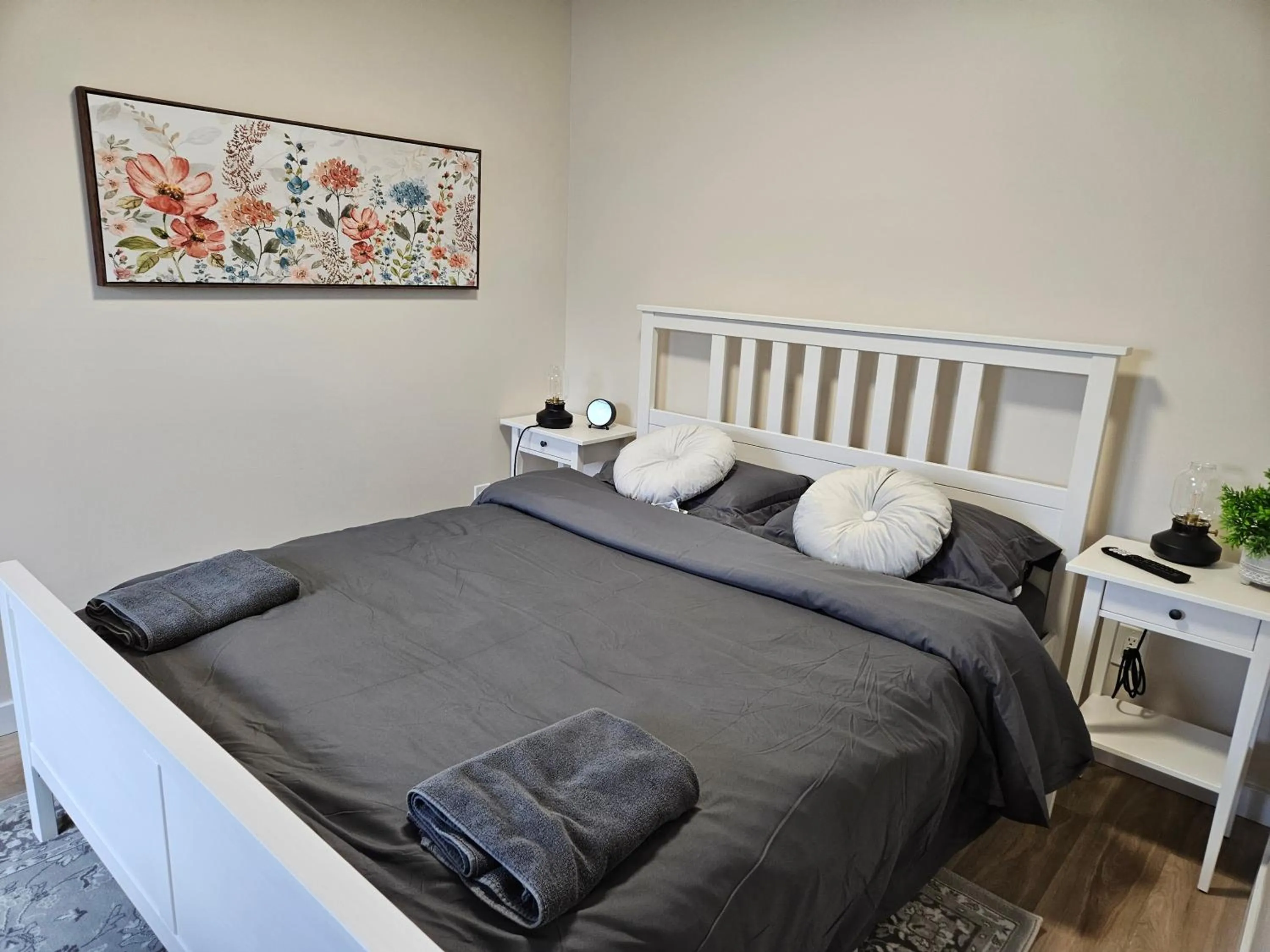 Bed in JstLikeHome - Old Ottawa Suite & Guesthouse