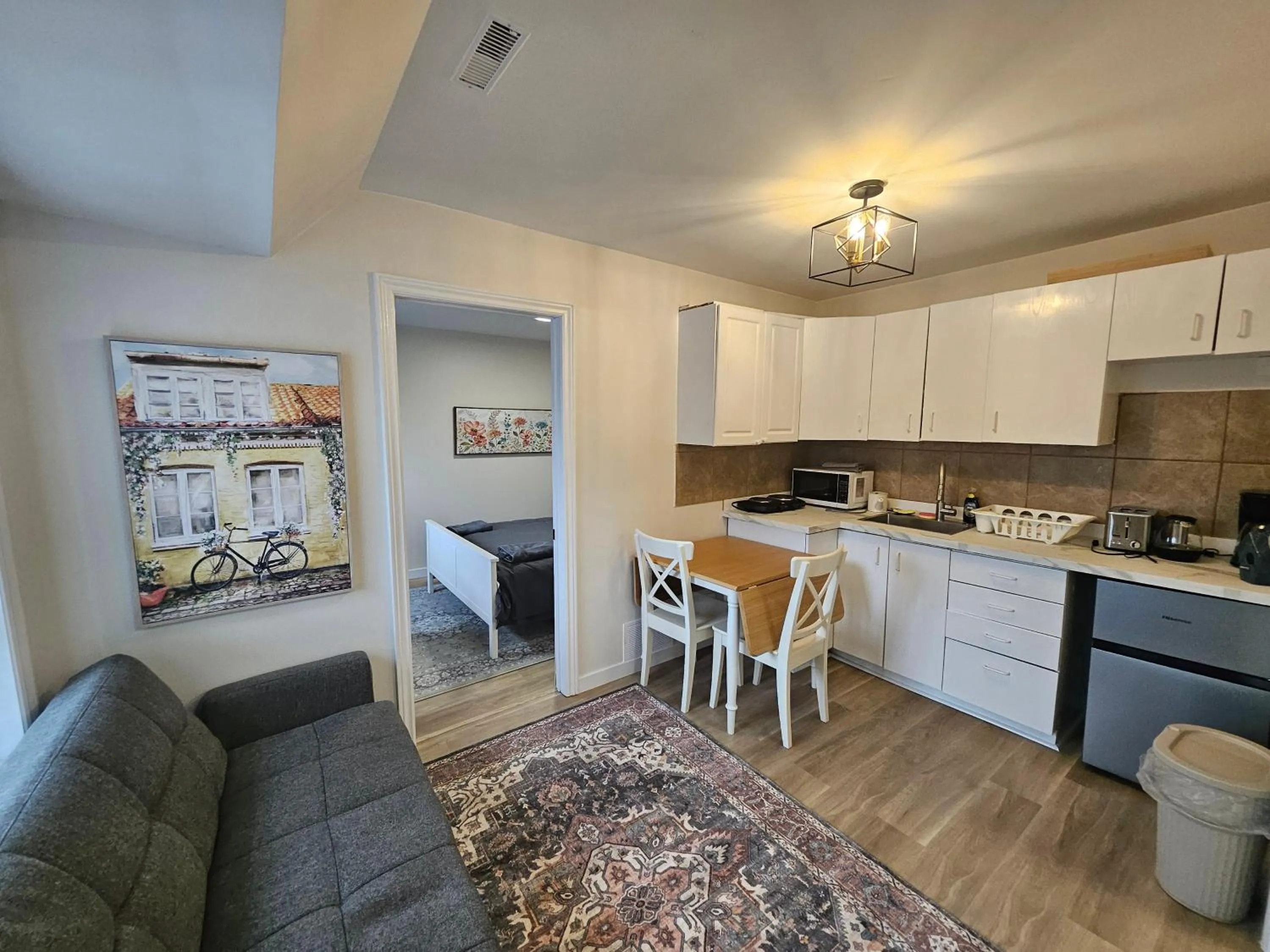 JstLikeHome - Old Ottawa Suite & Guesthouse