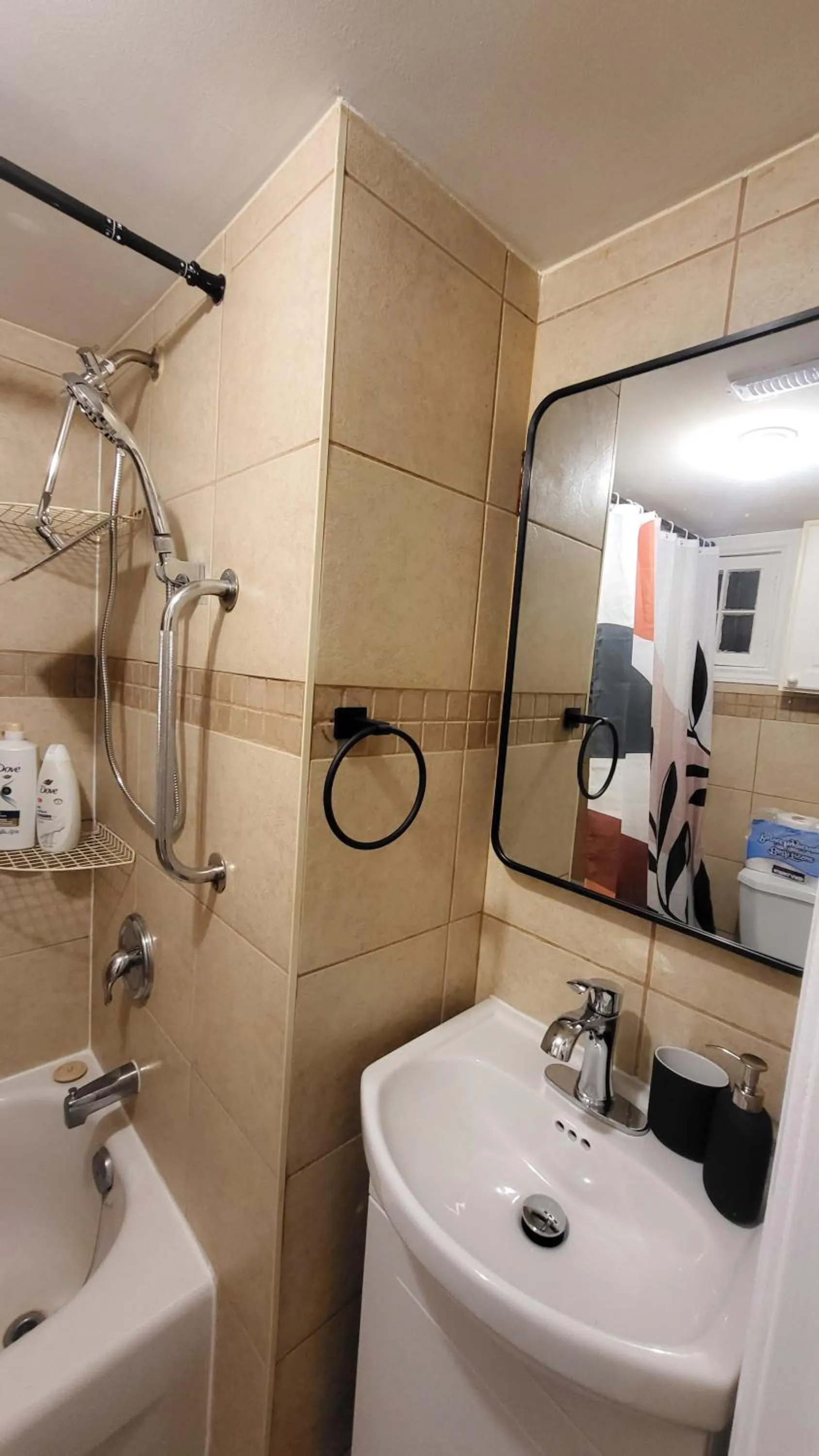 JstLikeHome - Old Ottawa Suite & Guesthouse