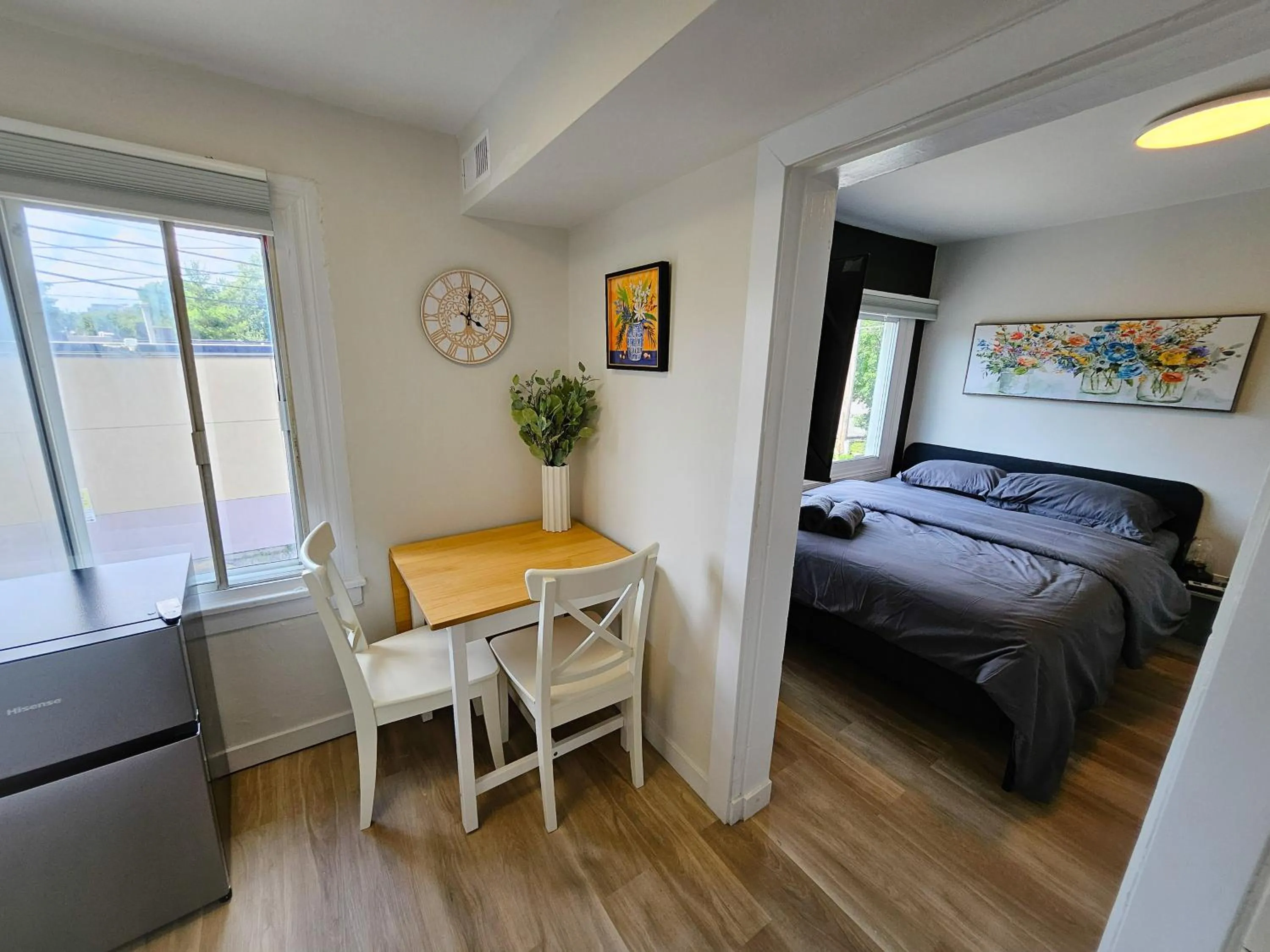 Bed in JstLikeHome - Old Ottawa Suite & Guesthouse