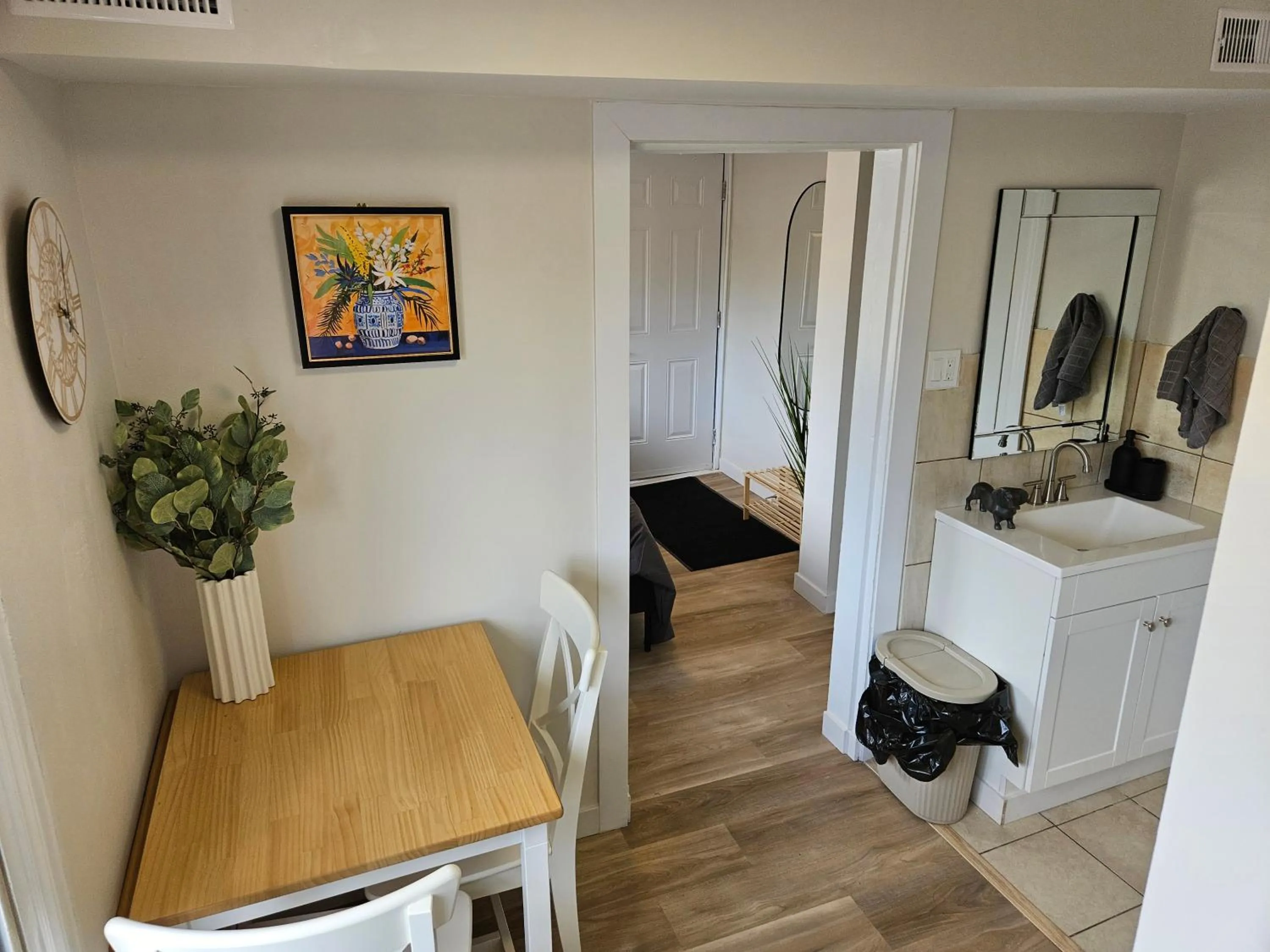 JstLikeHome - Old Ottawa Suite & Guesthouse