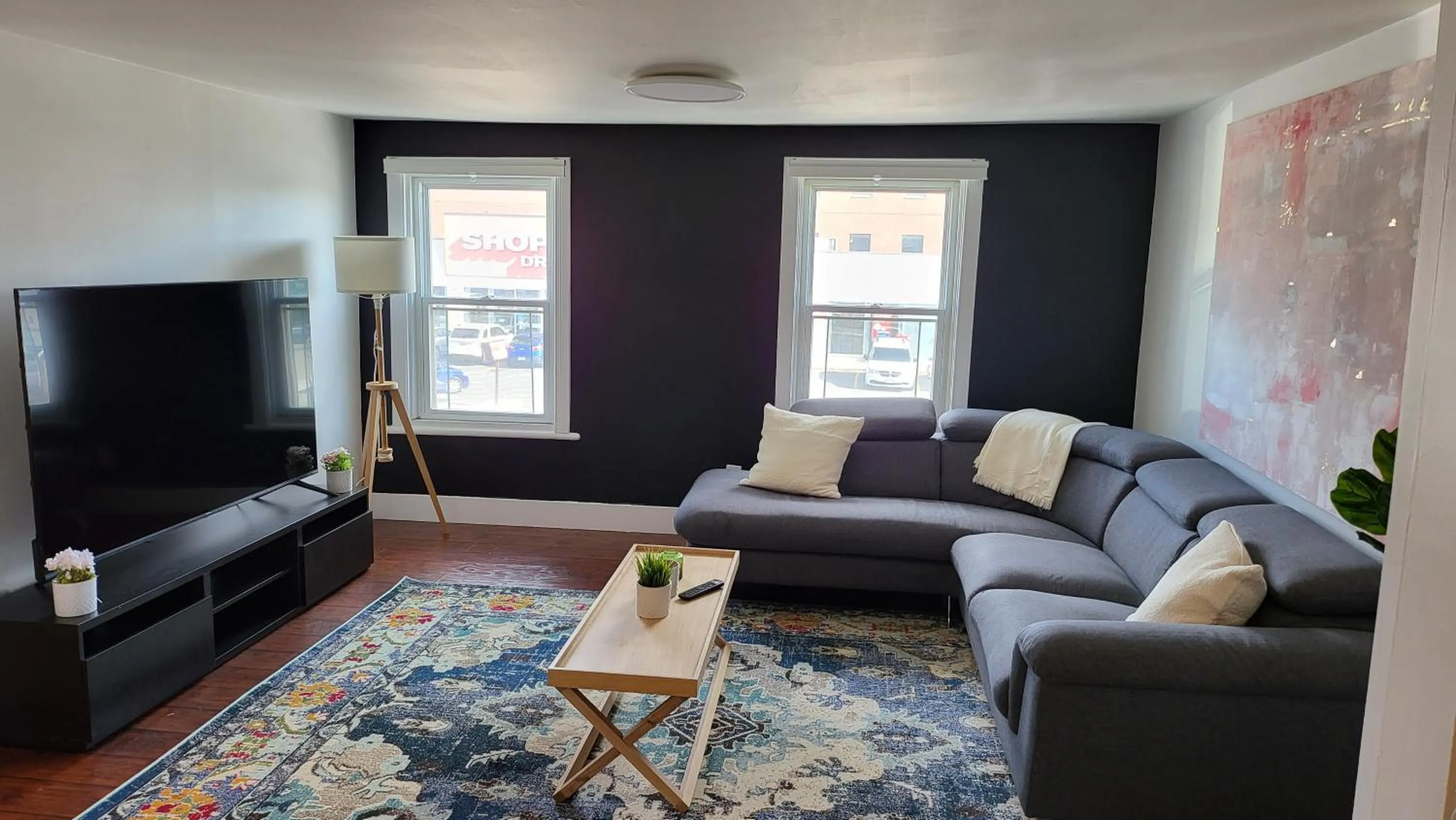 TV and multimedia in JstLikeHome - Old Ottawa Suite & Guesthouse