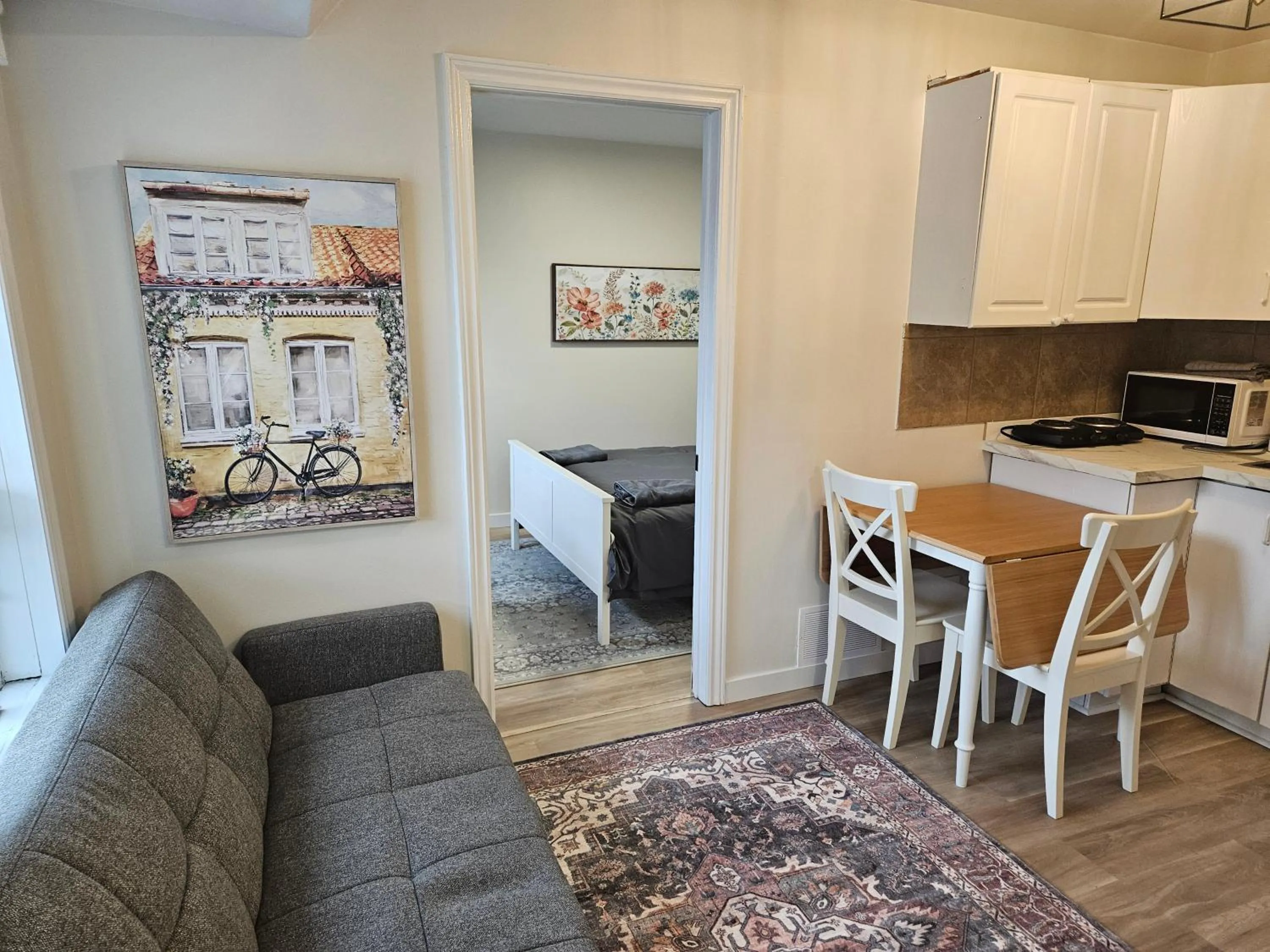 JstLikeHome - Old Ottawa Suite & Guesthouse