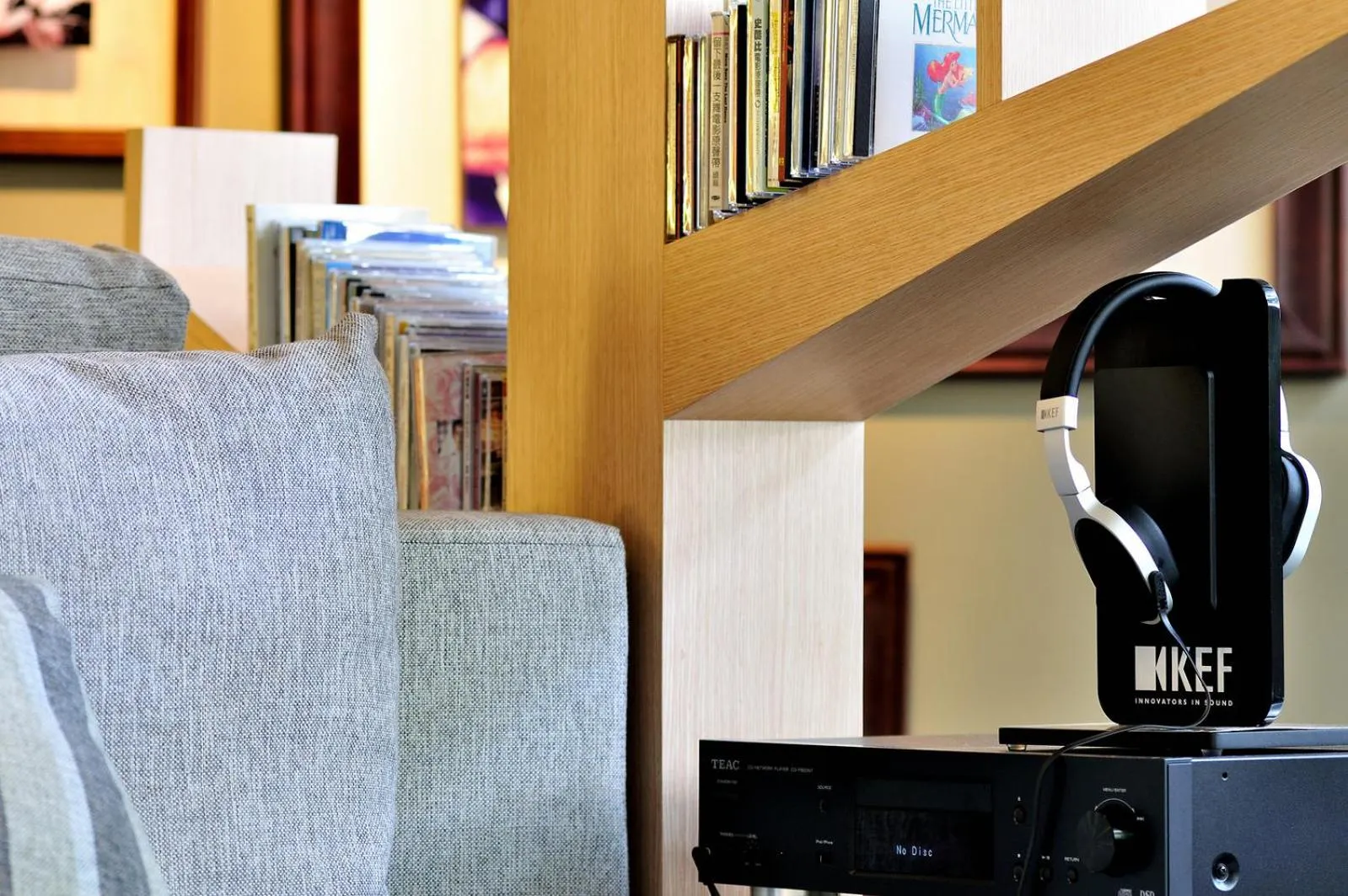 Library in Just Sleep Kaohsiung Zhongzheng