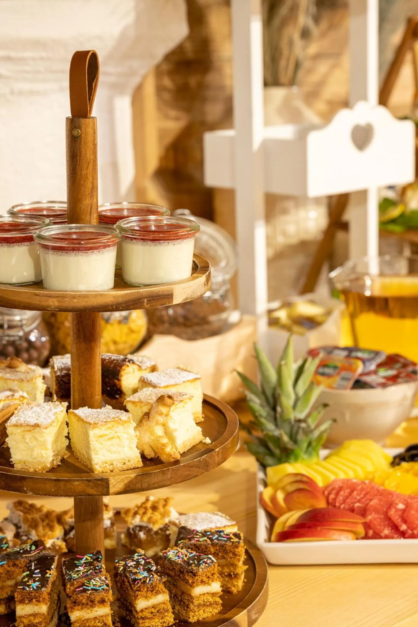 Buffet breakfast in Willa Bór