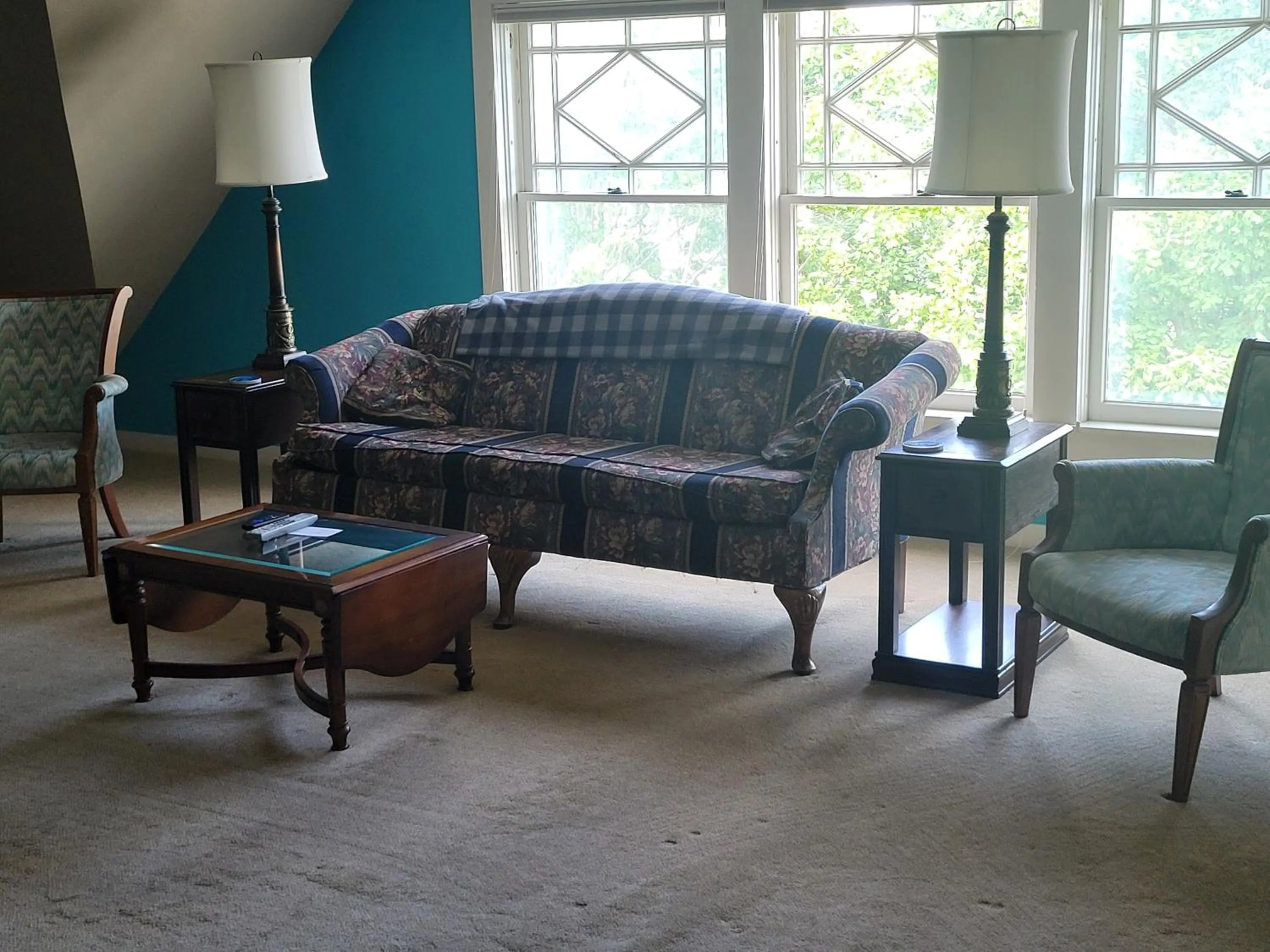 Living room in The Weis Mansion Bed and Breakfast