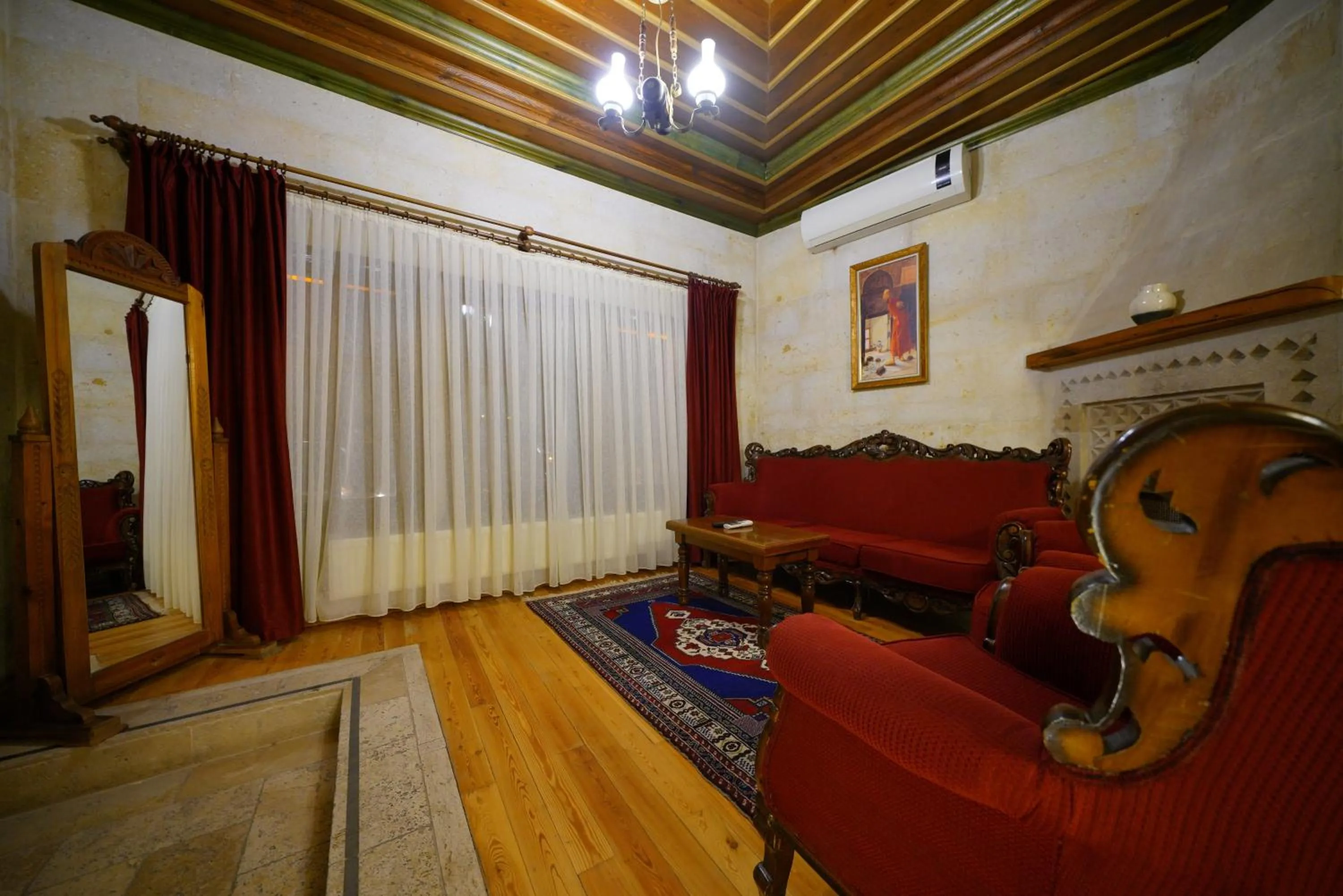 Living room in Harman Cave Hotel