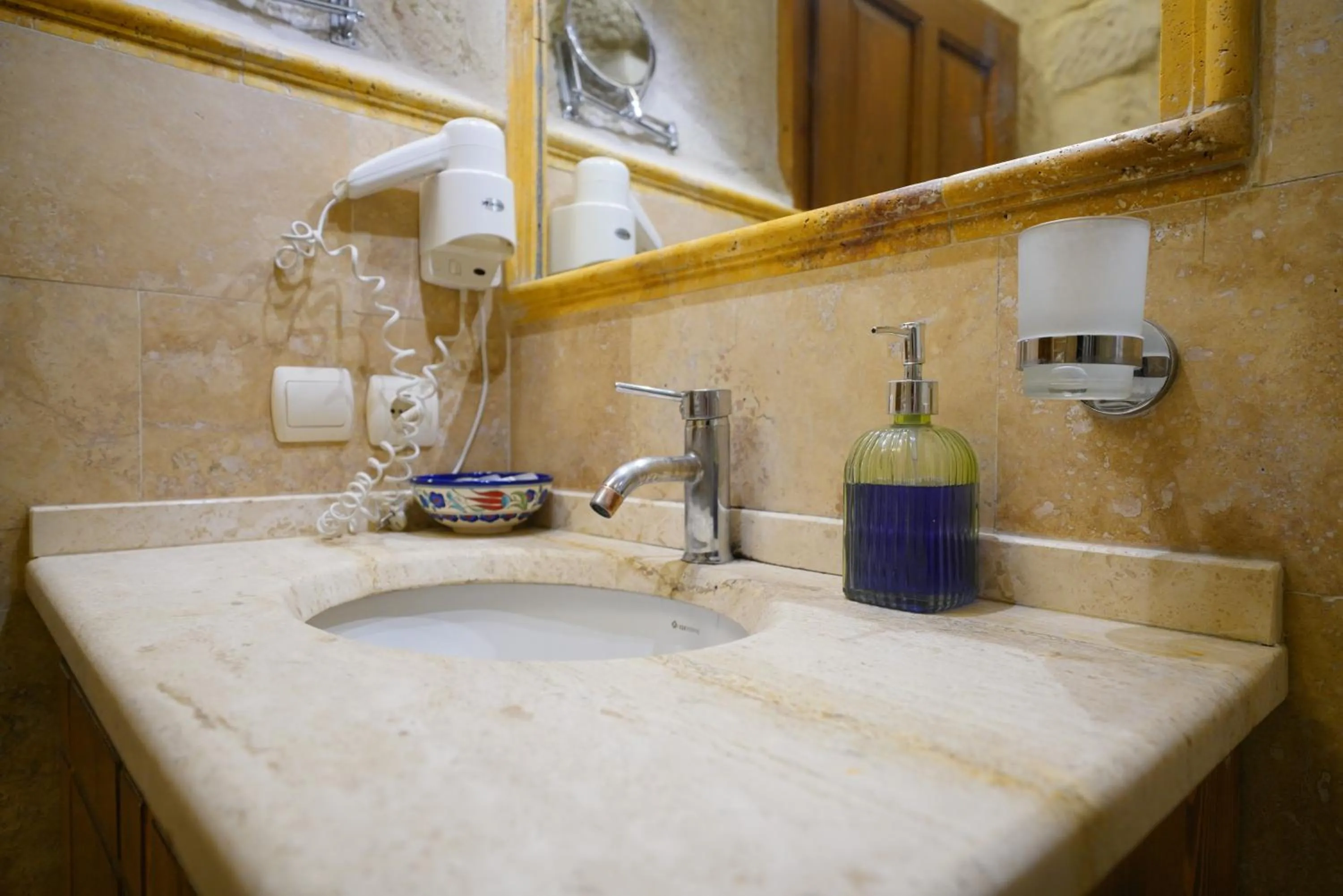 hair dryier in Harman Cave Hotel