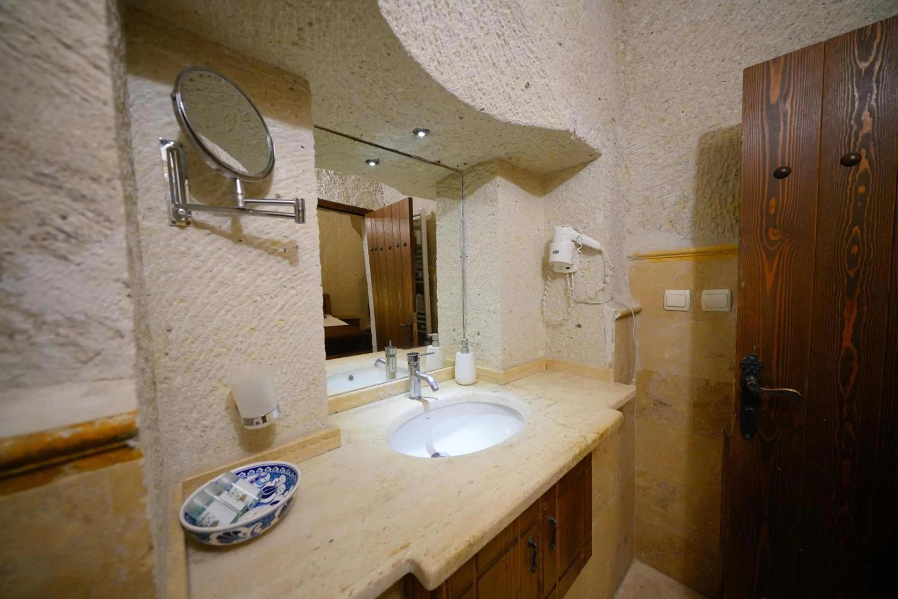 Bathroom in Harman Cave Hotel