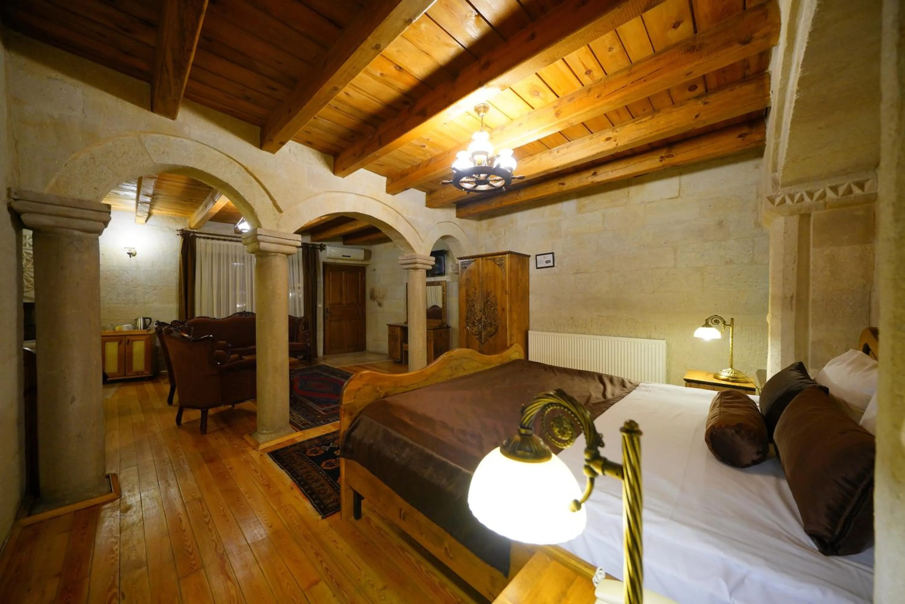 Bed in Harman Cave Hotel