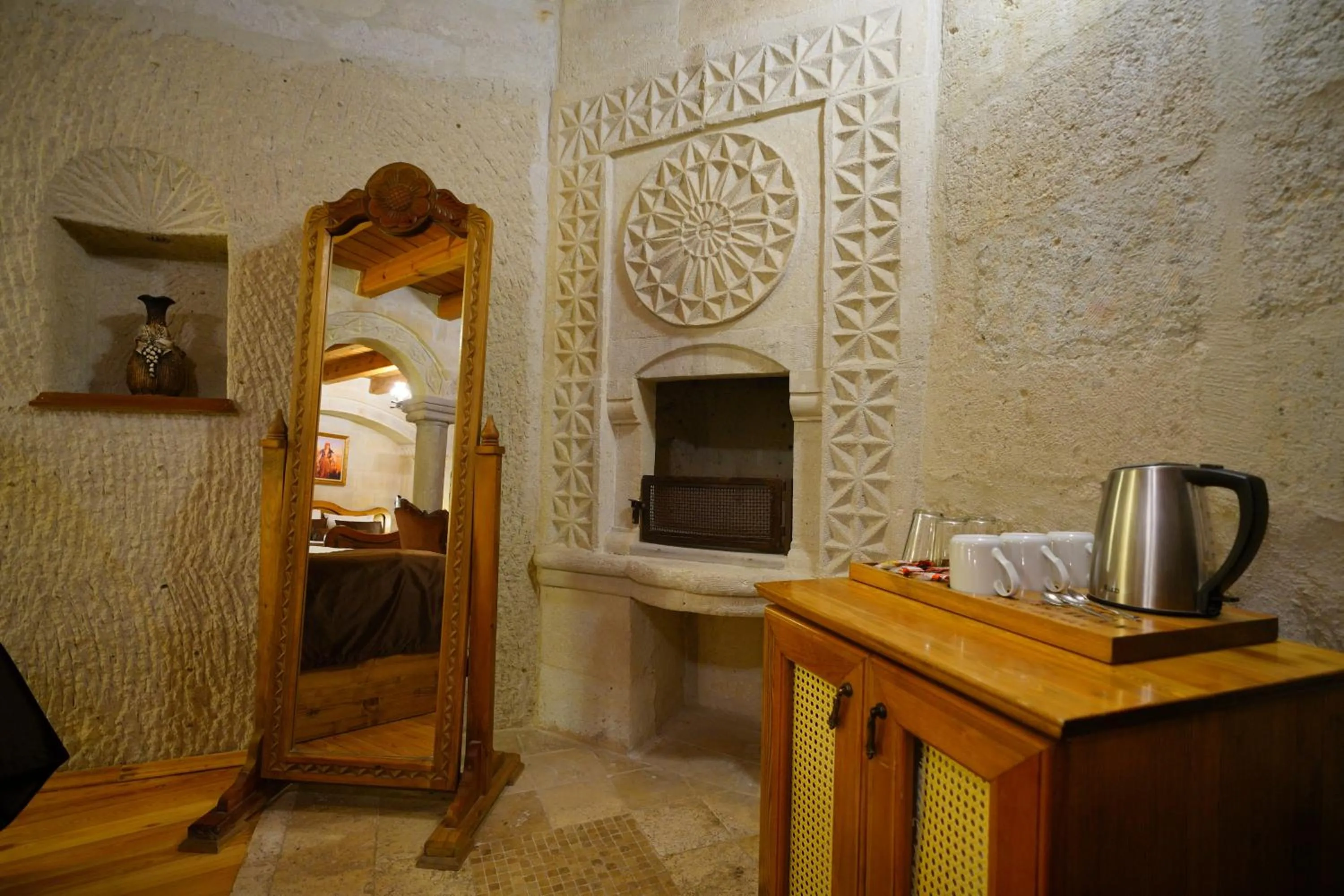 Coffee/tea facilities in Harman Cave Hotel