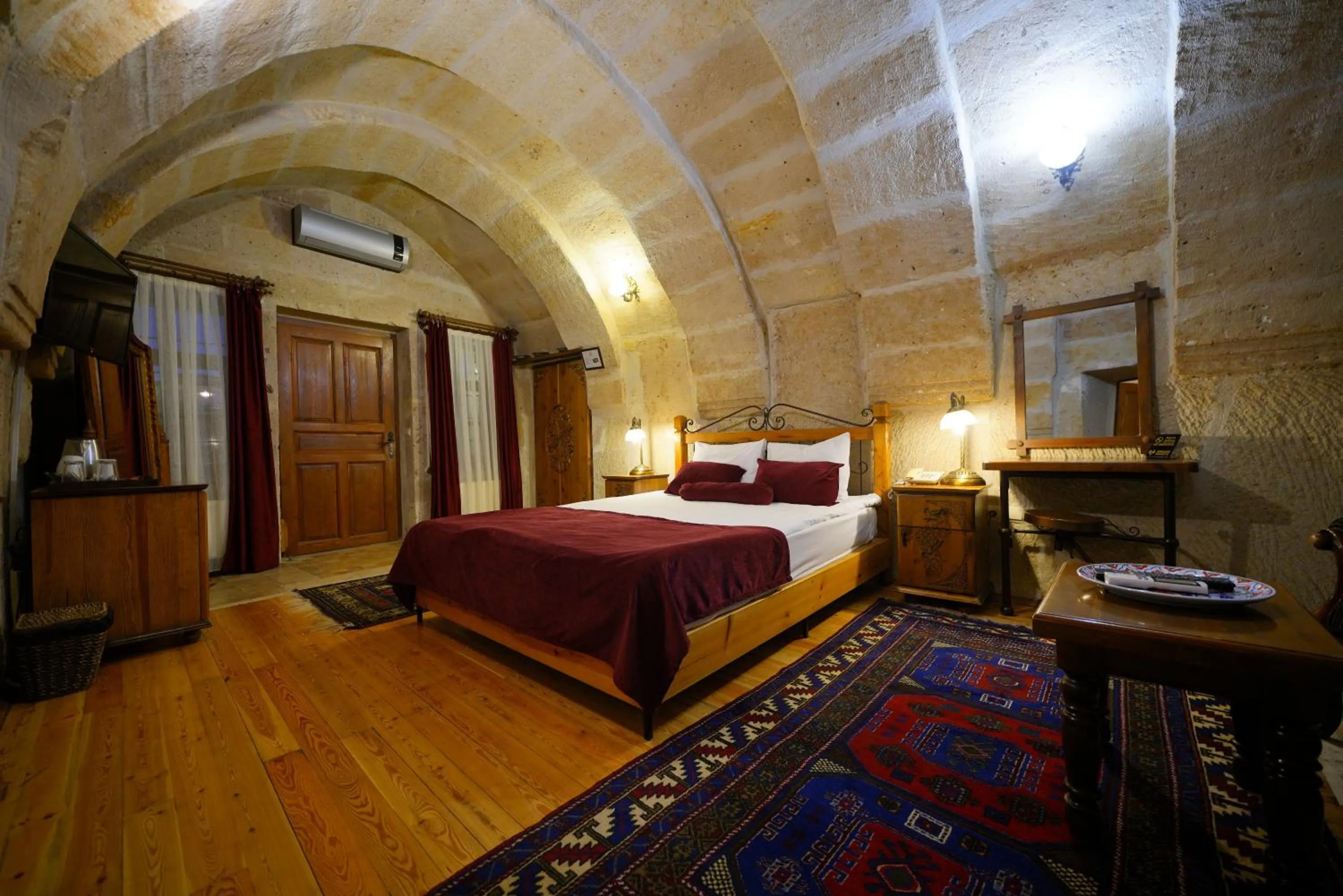 Bed in Harman Cave Hotel