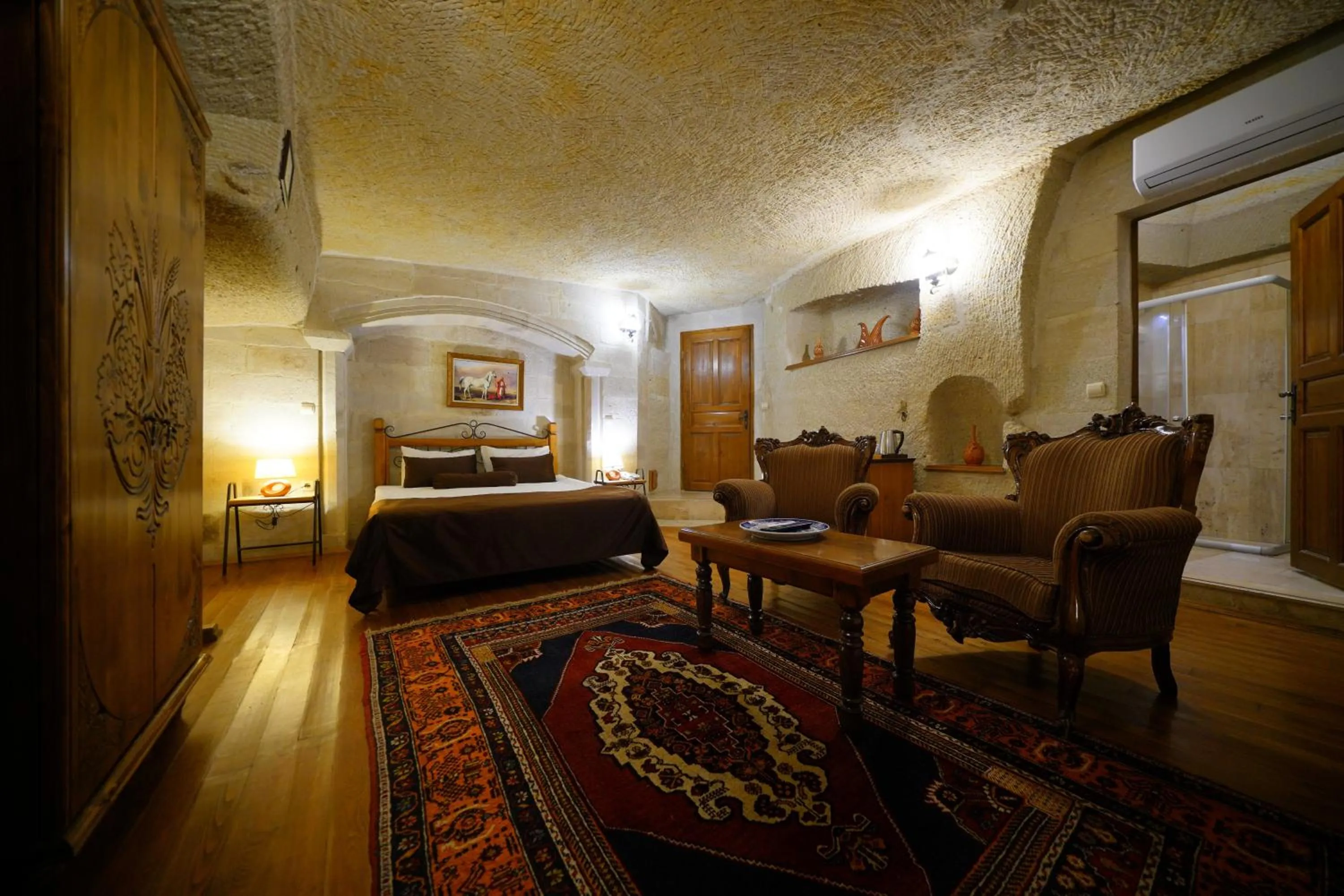 Bed in Harman Cave Hotel