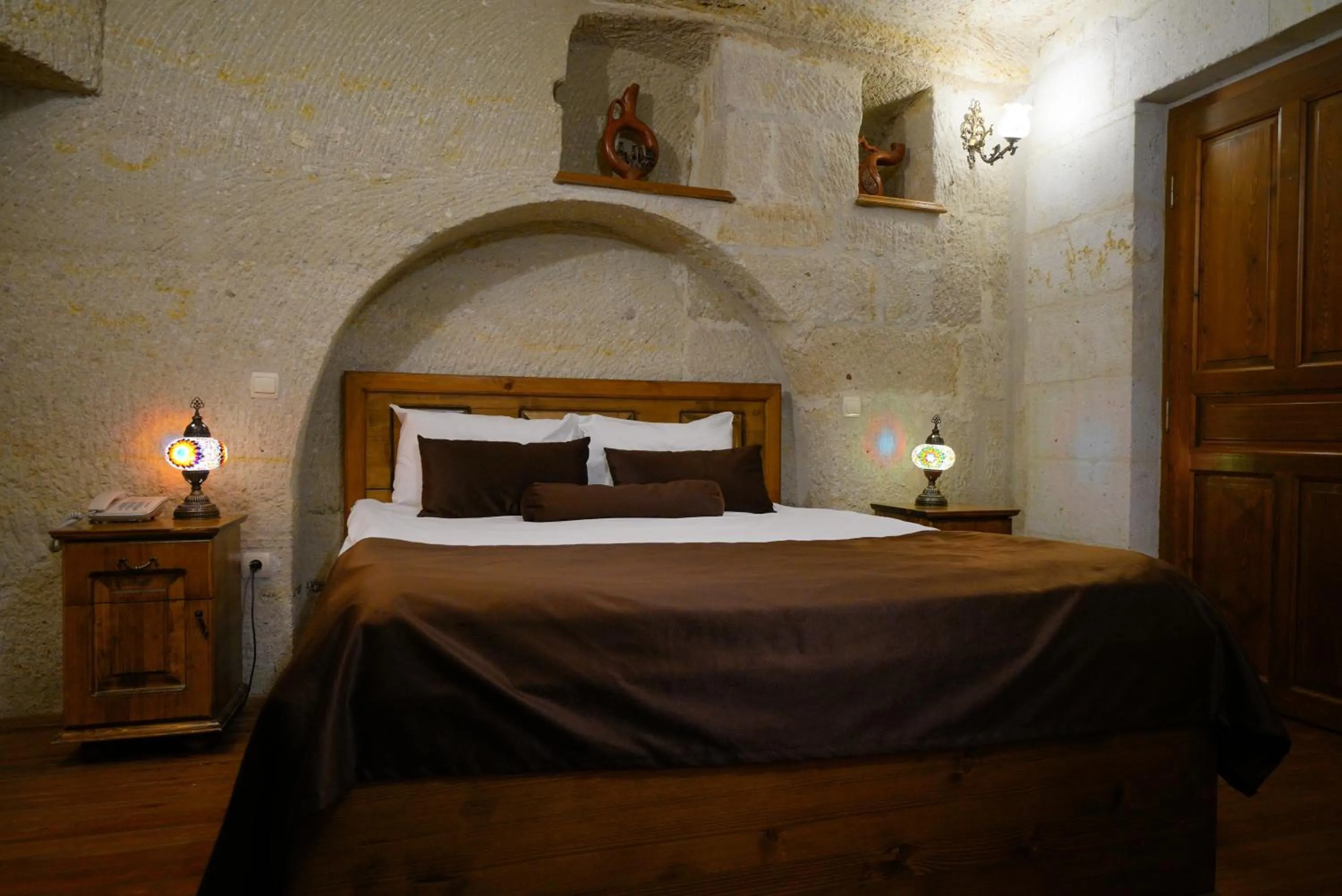 Bed in Harman Cave Hotel