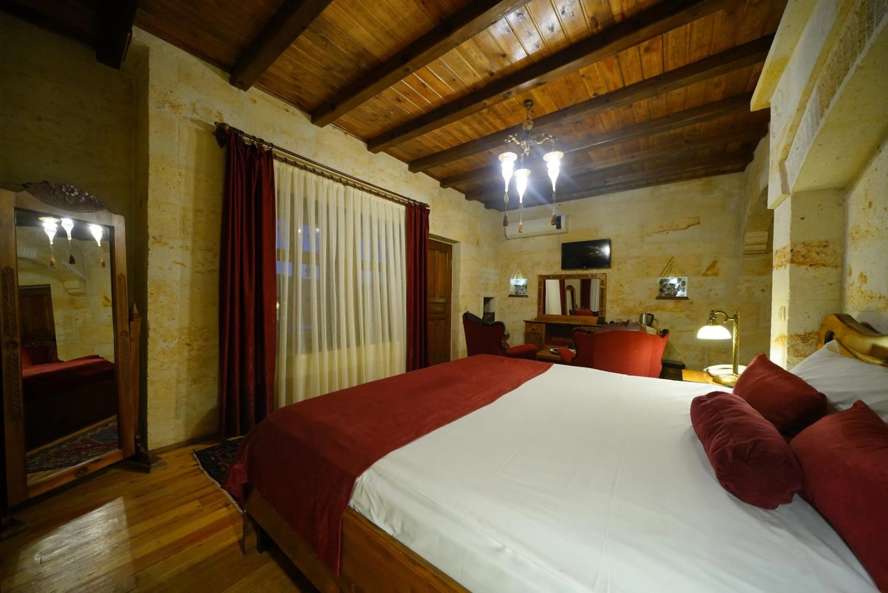 Bed in Harman Cave Hotel