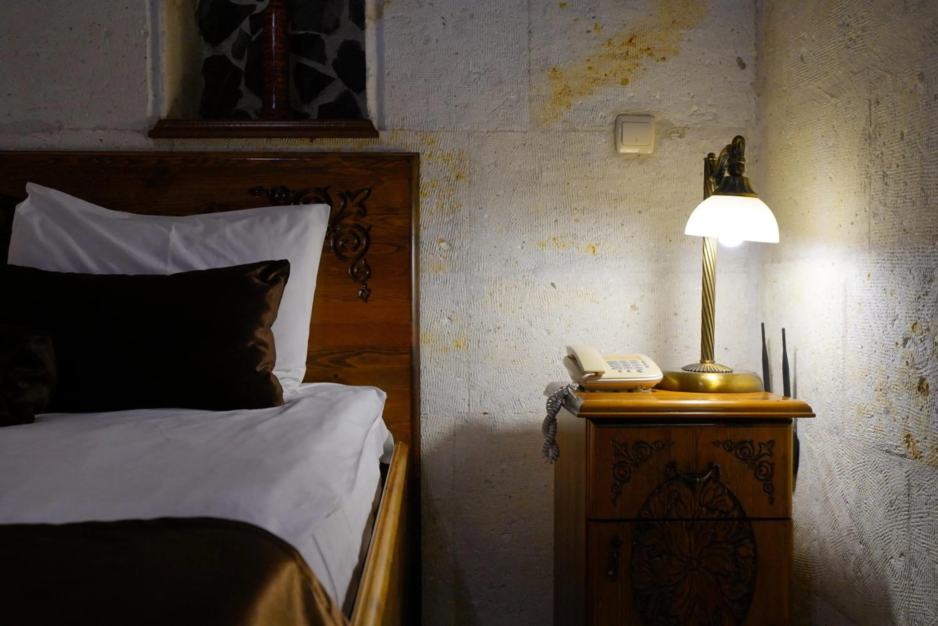 Bed in Harman Cave Hotel