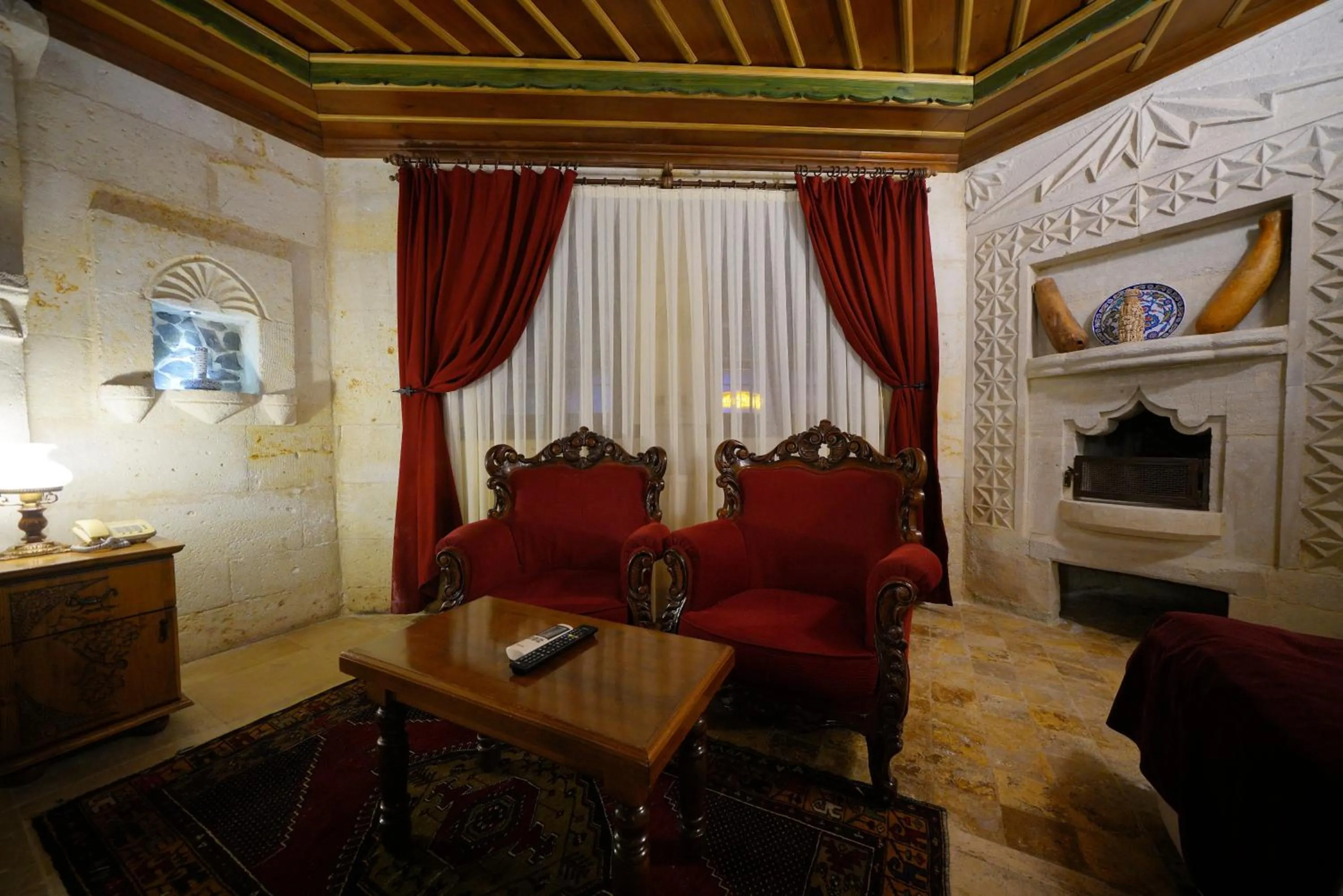 Living room in Harman Cave Hotel