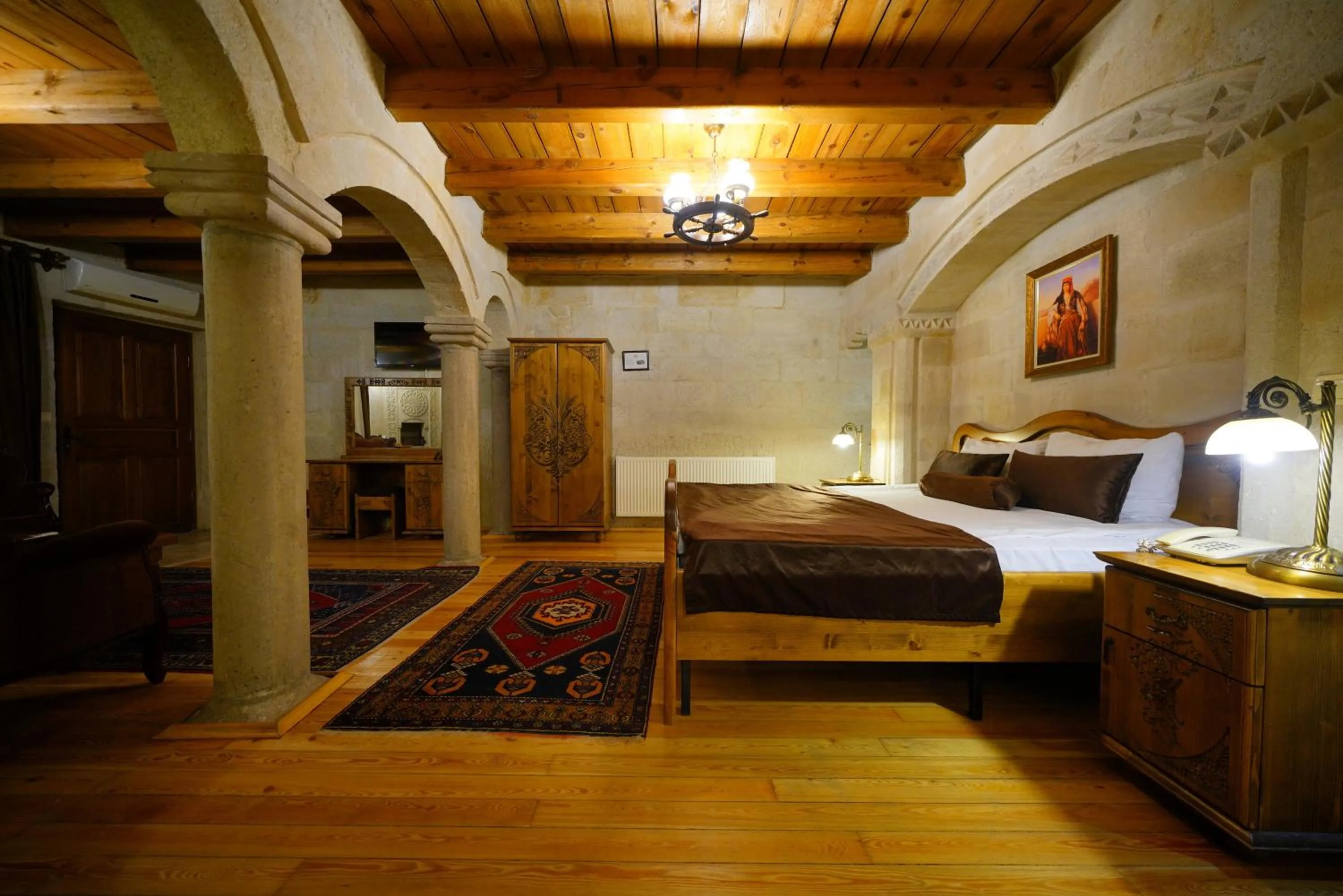 Bed in Harman Cave Hotel