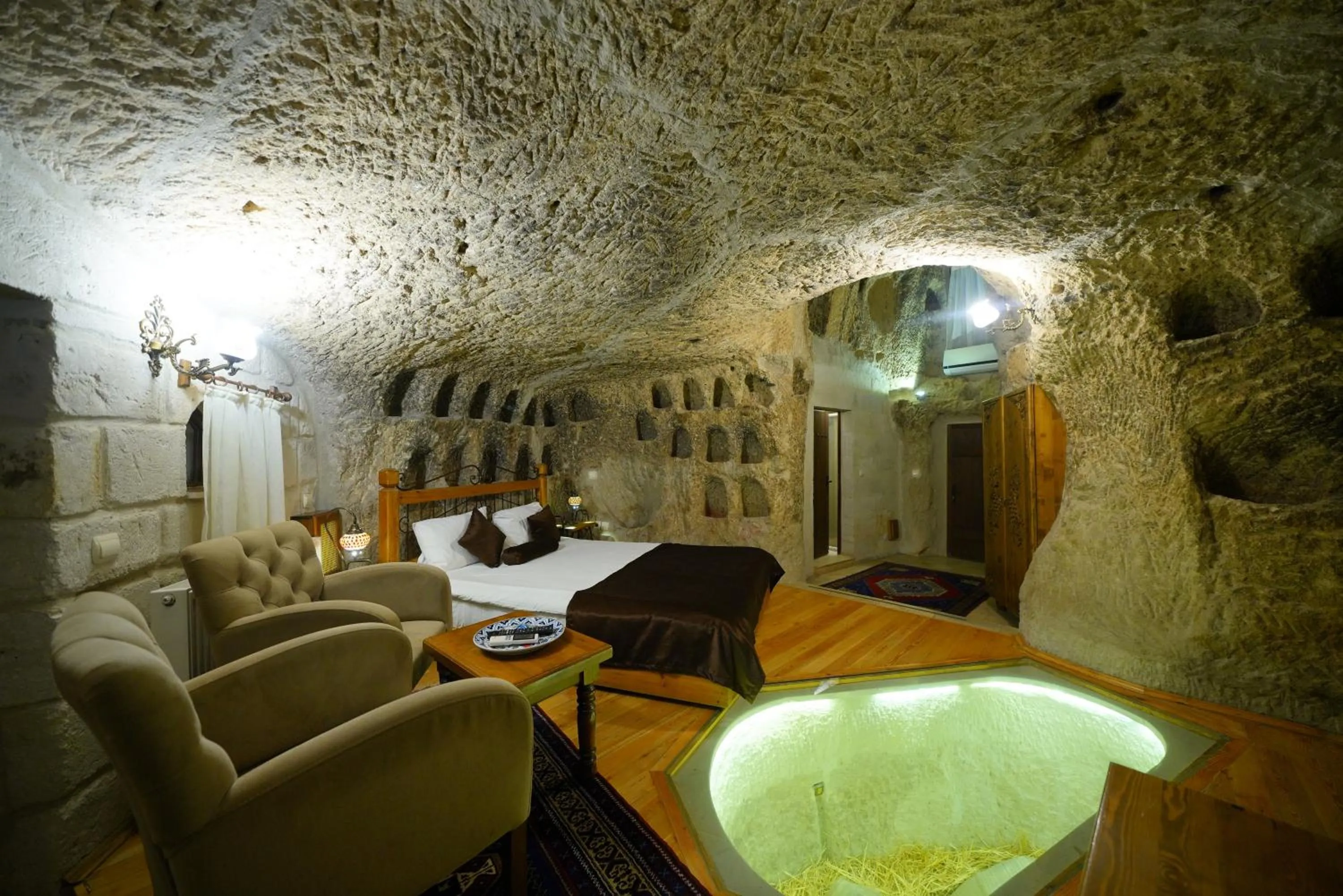 Bed in Harman Cave Hotel