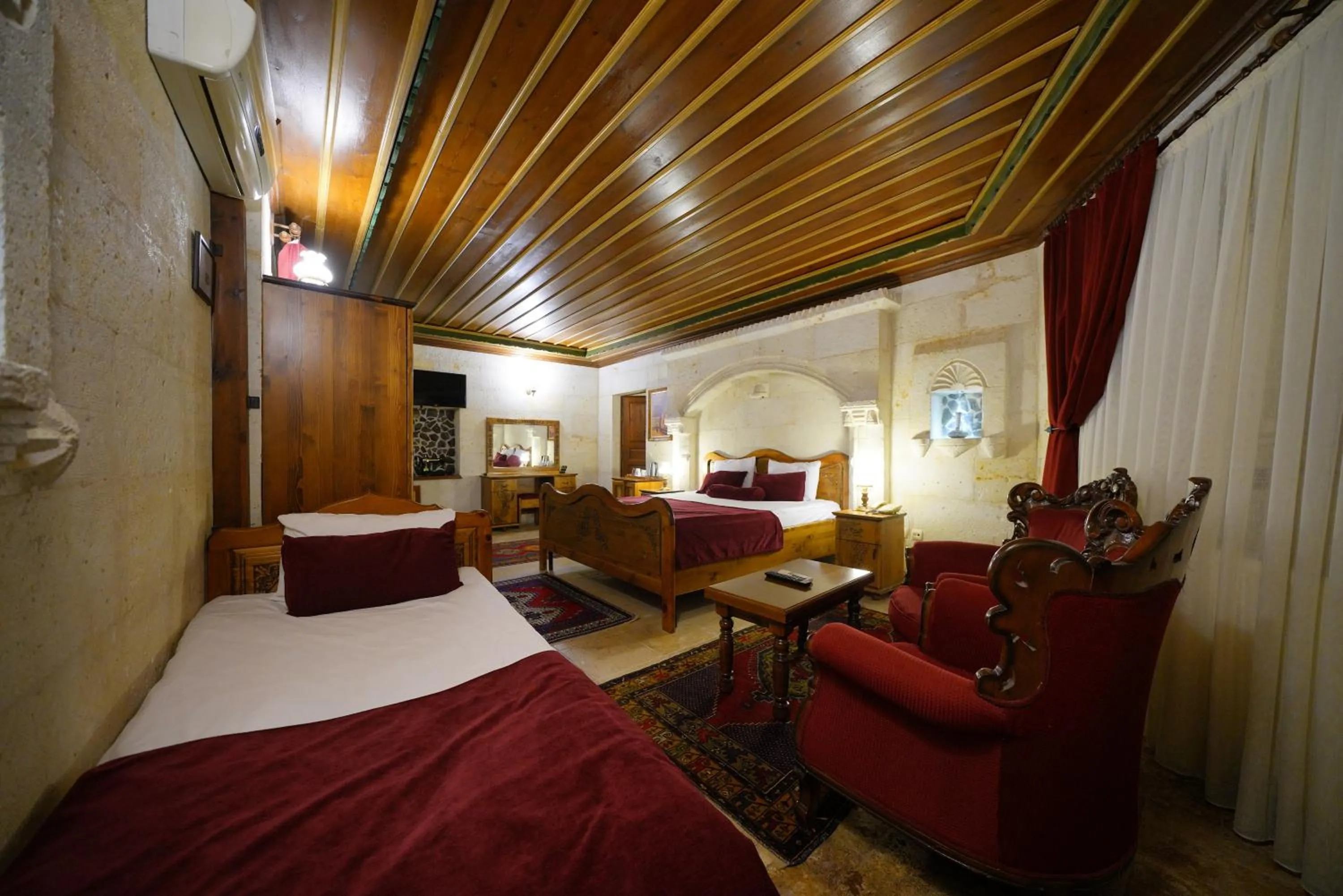 Bed in Harman Cave Hotel