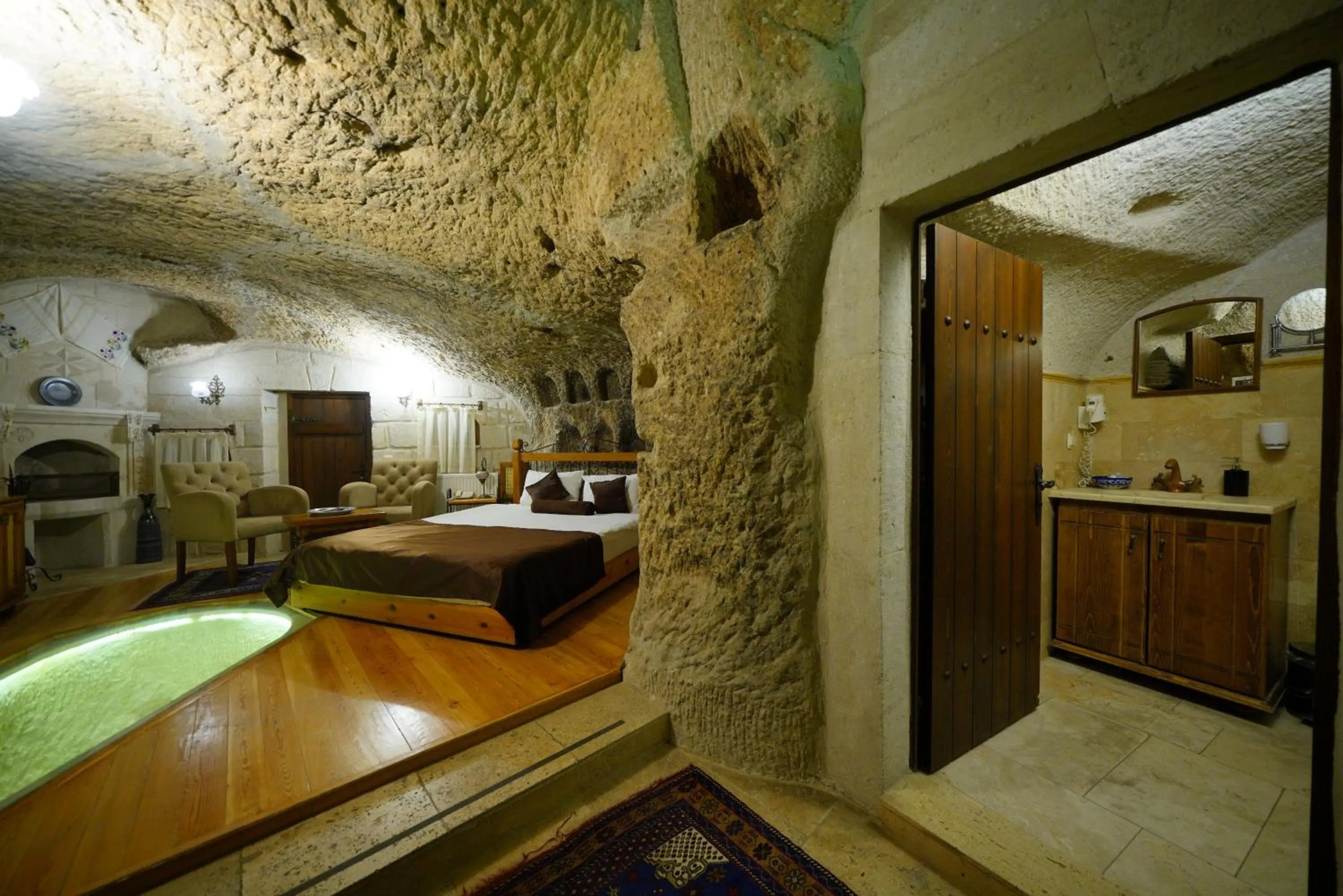 Bed in Harman Cave Hotel