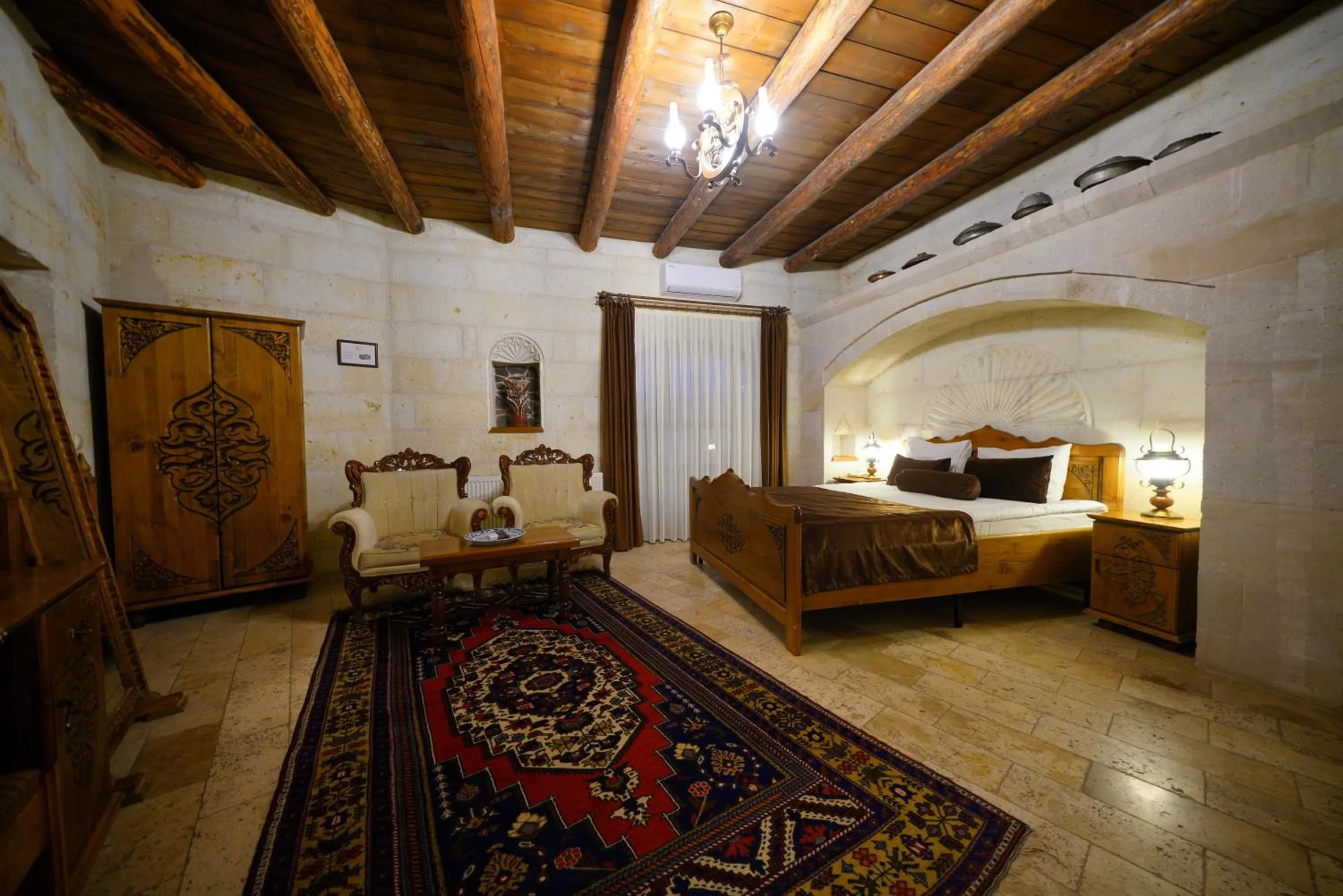 Bed in Harman Cave Hotel