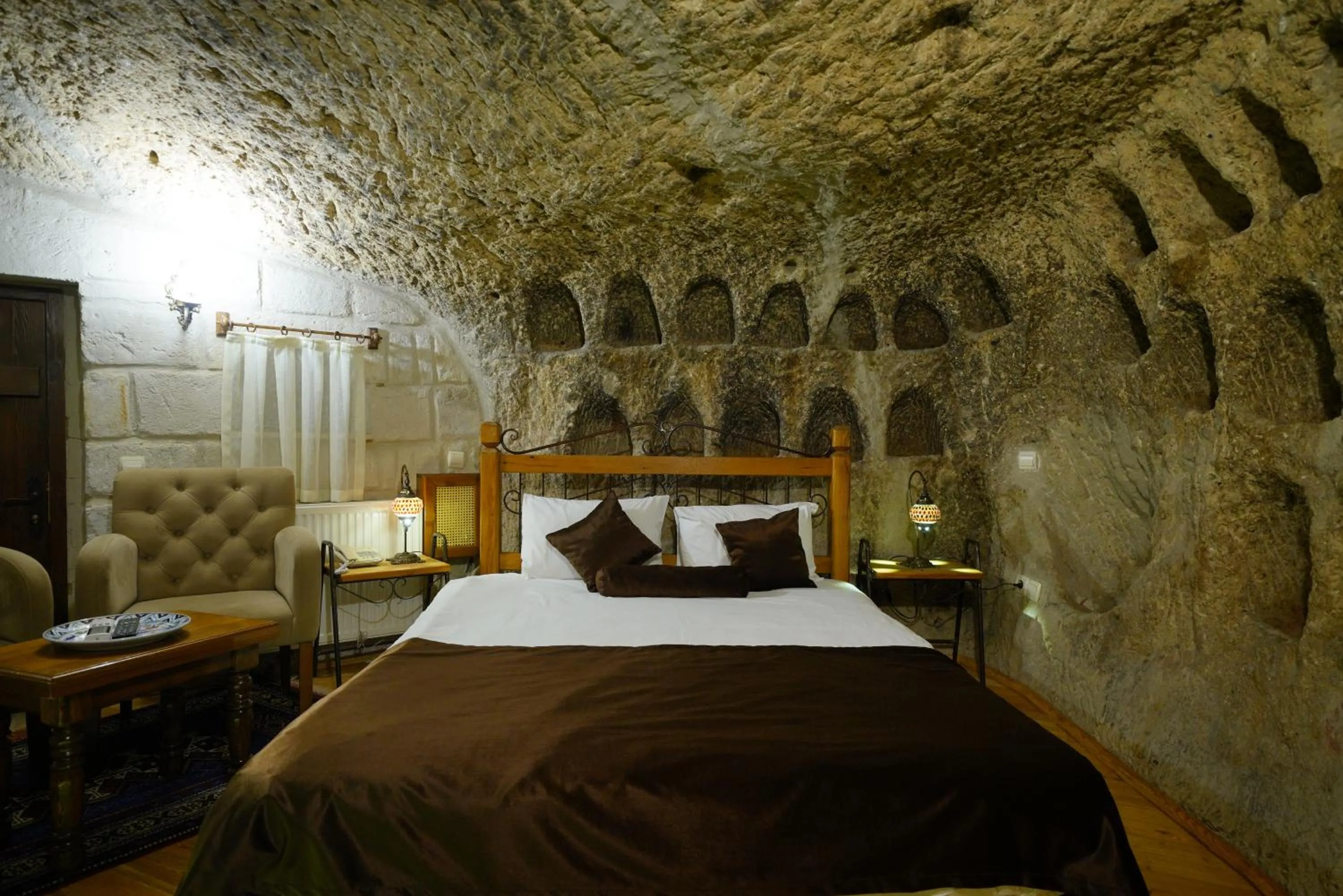 Bed in Harman Cave Hotel