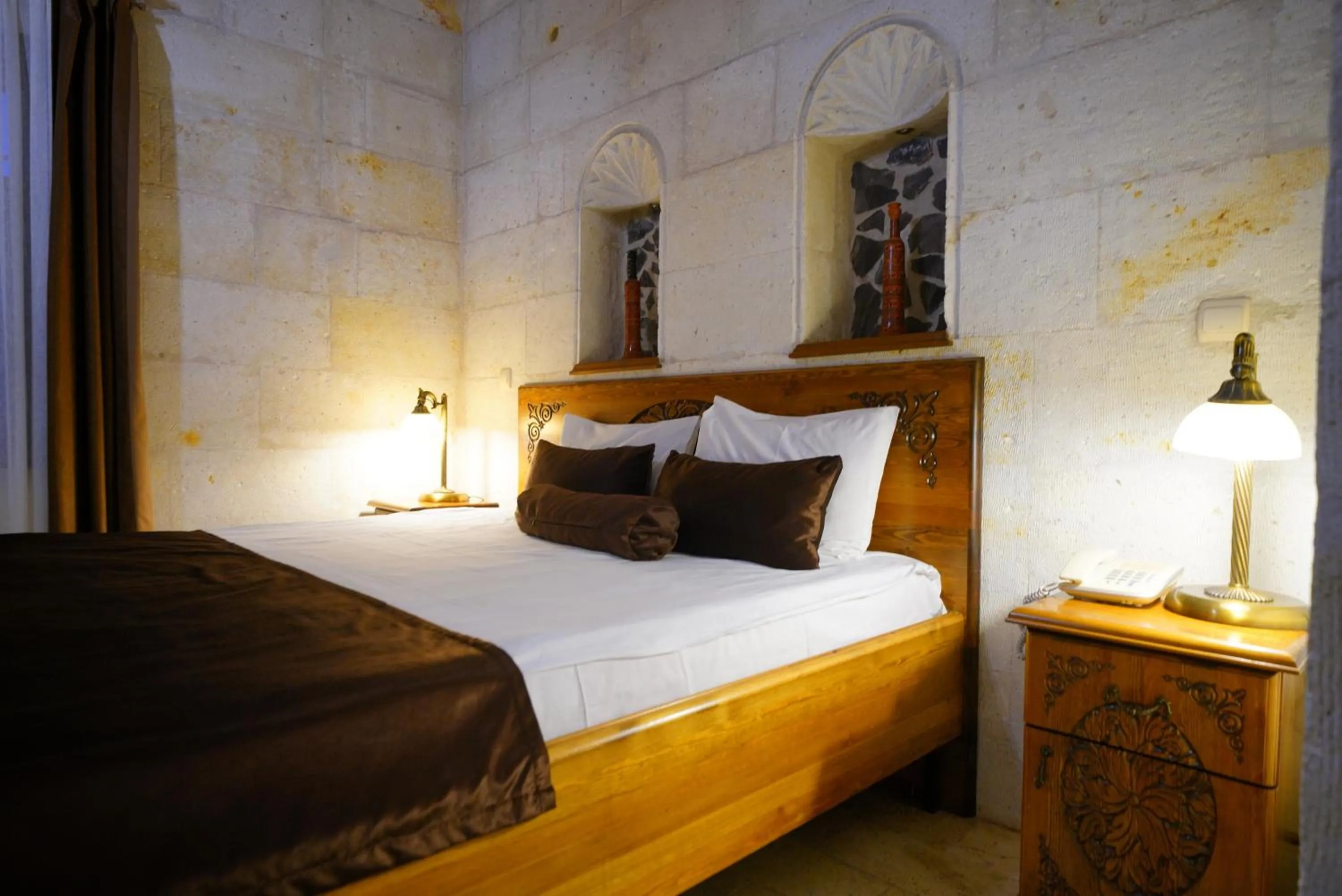 Bed in Harman Cave Hotel