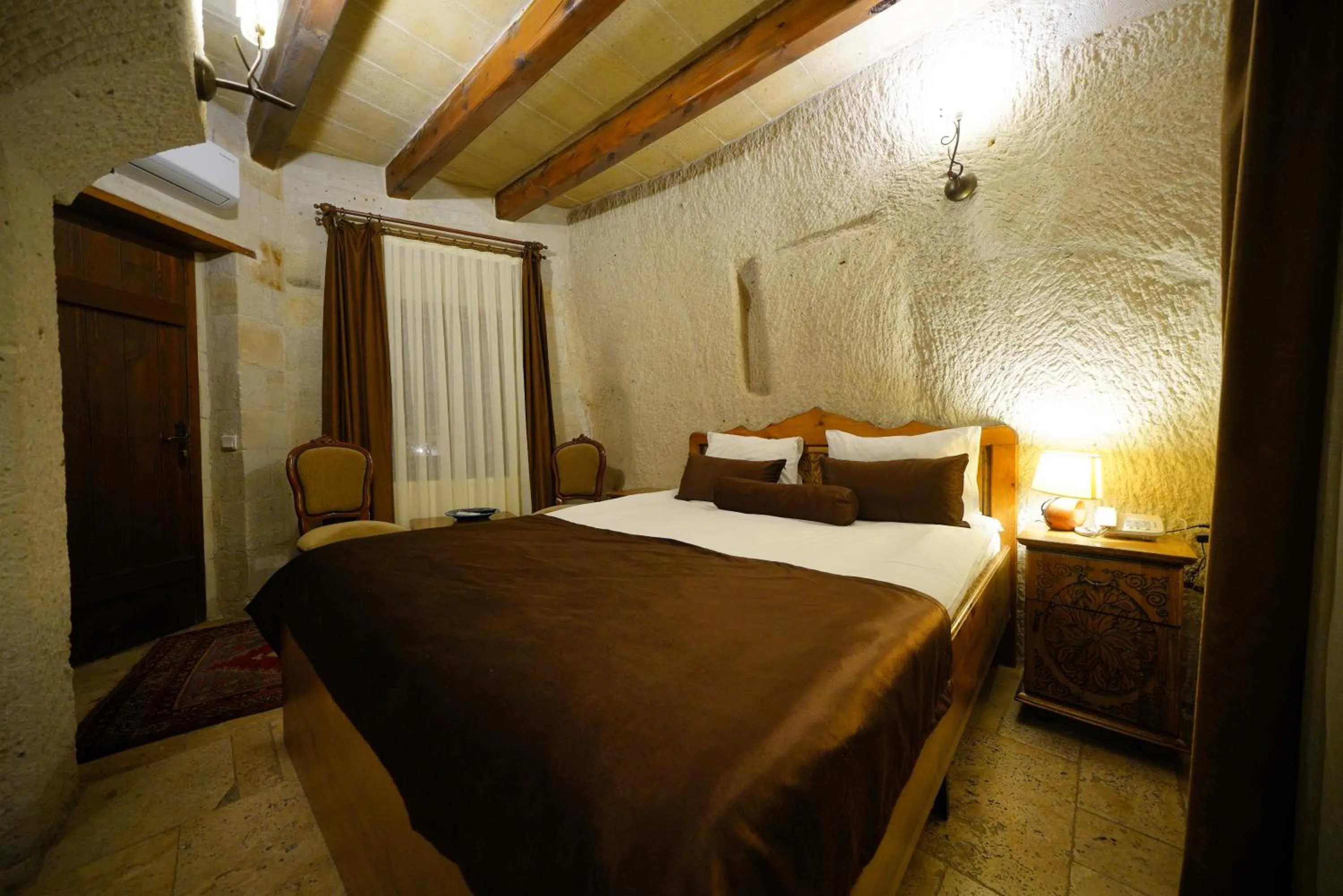 Bed in Harman Cave Hotel