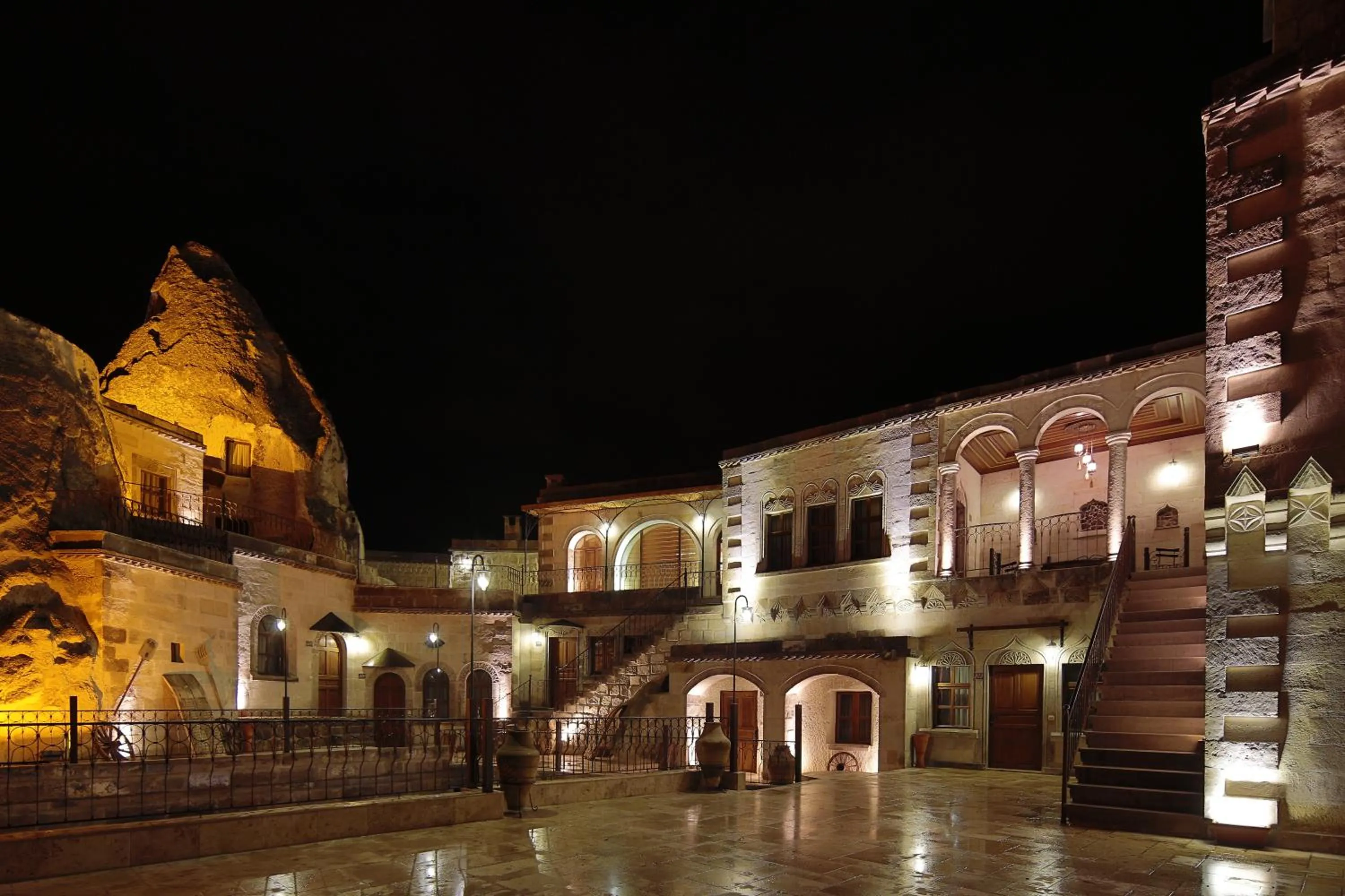Facade/entrance in Harman Cave Hotel