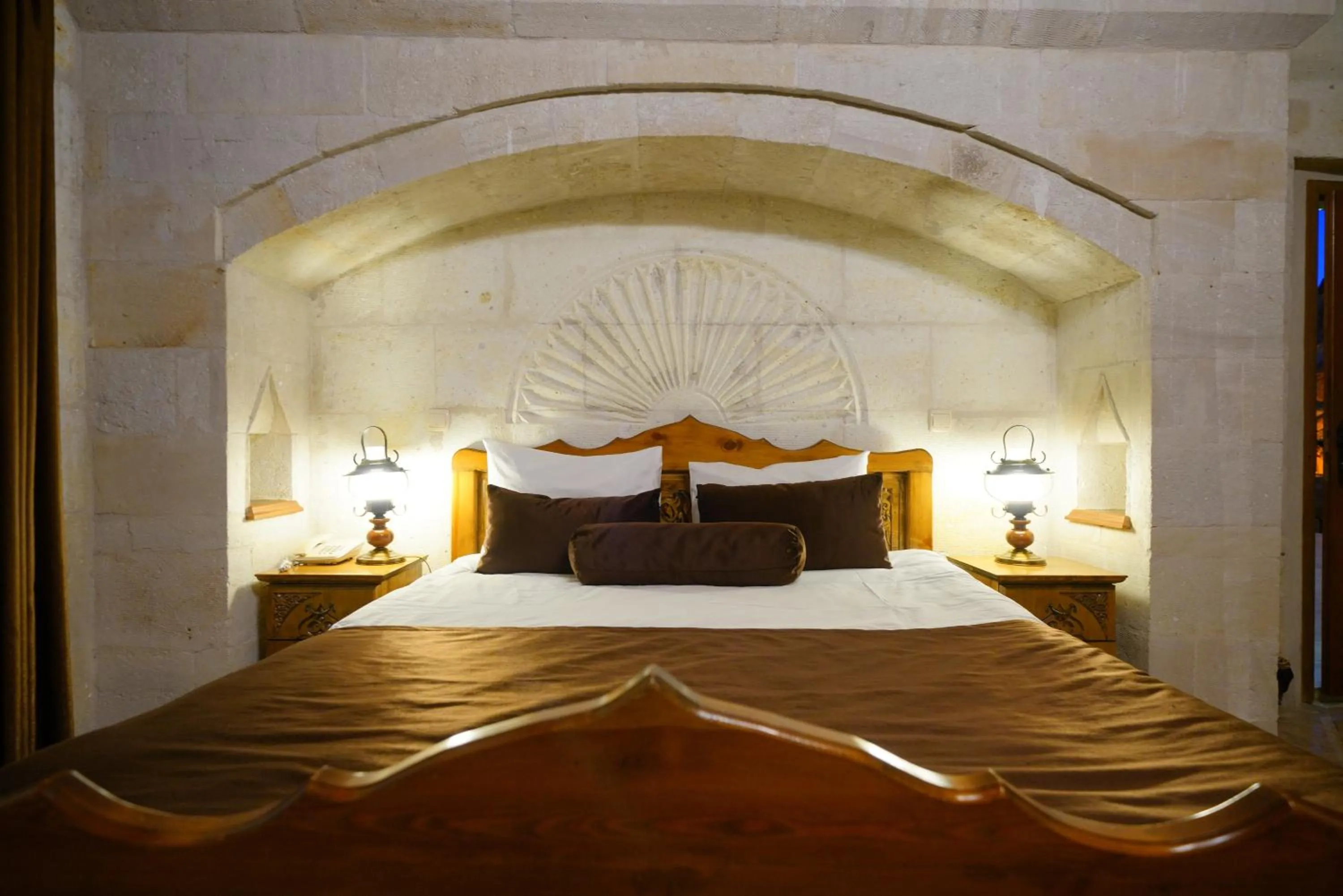 Bed in Harman Cave Hotel