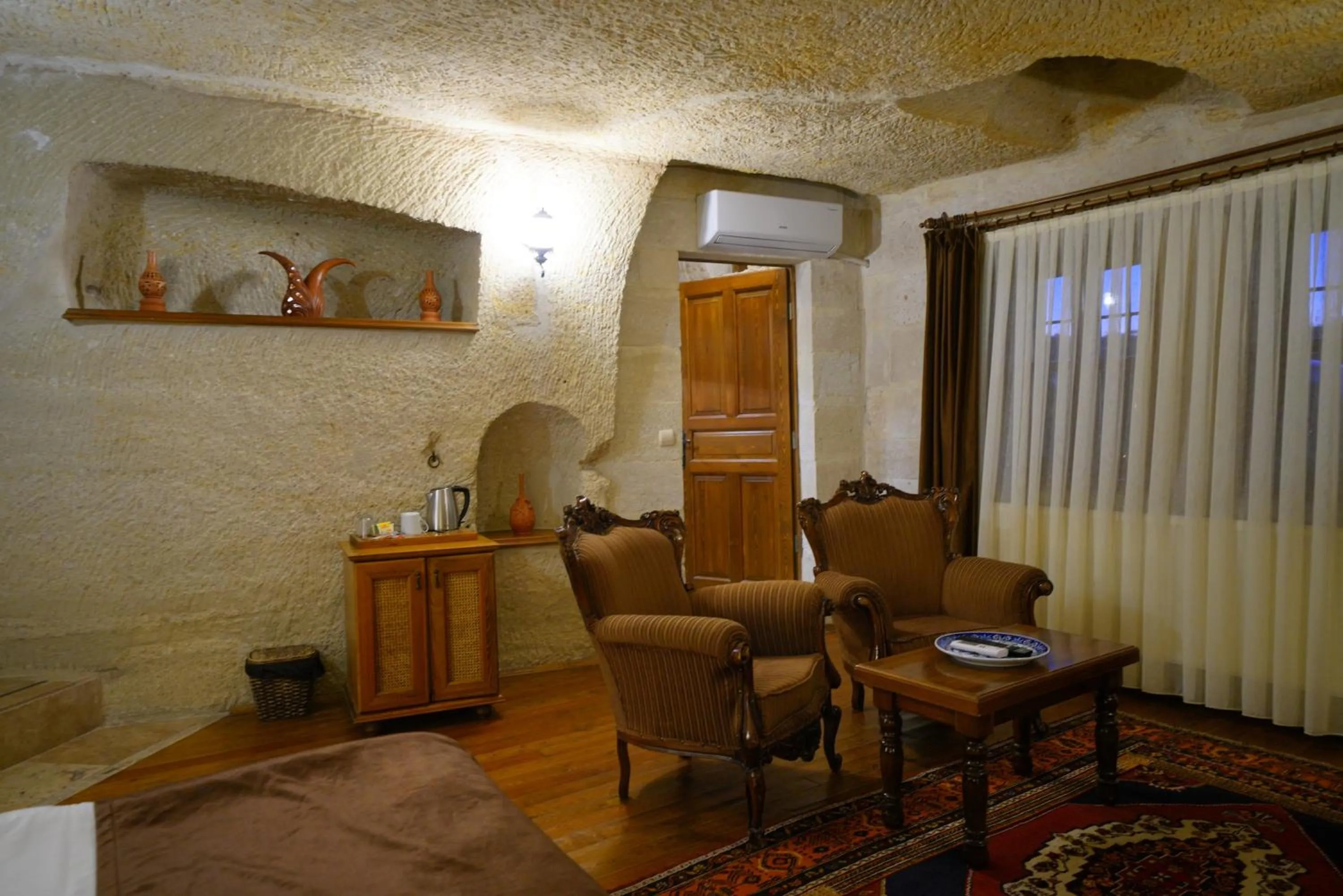 Coffee/tea facilities in Harman Cave Hotel