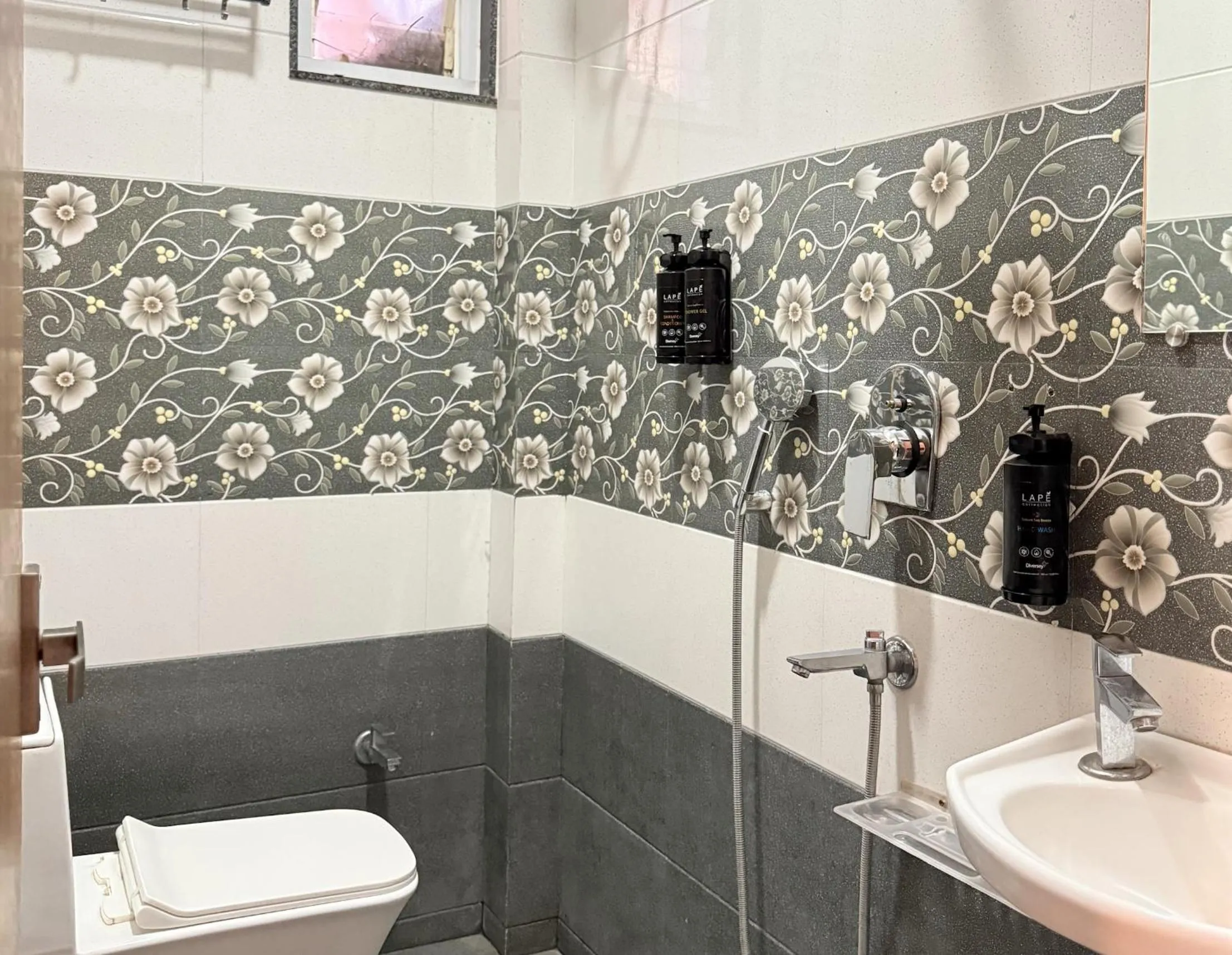 Shower in Hotel Haridas Haveli Udaipur