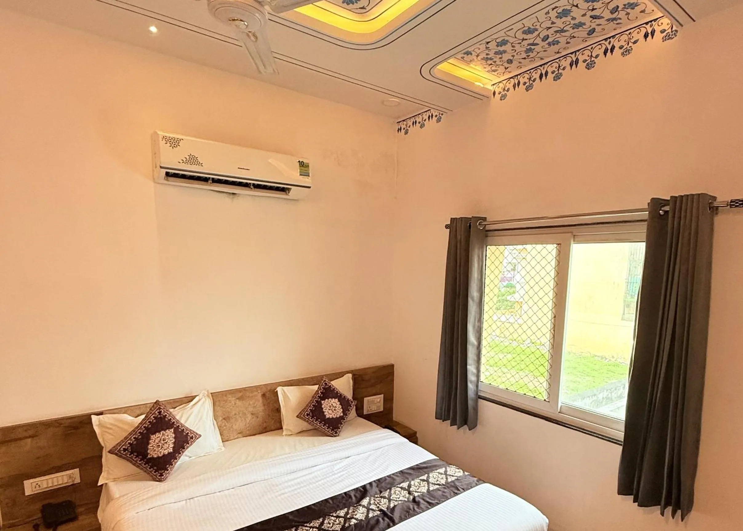 Photo of the whole room, Bed in Hotel Haridas Haveli Udaipur