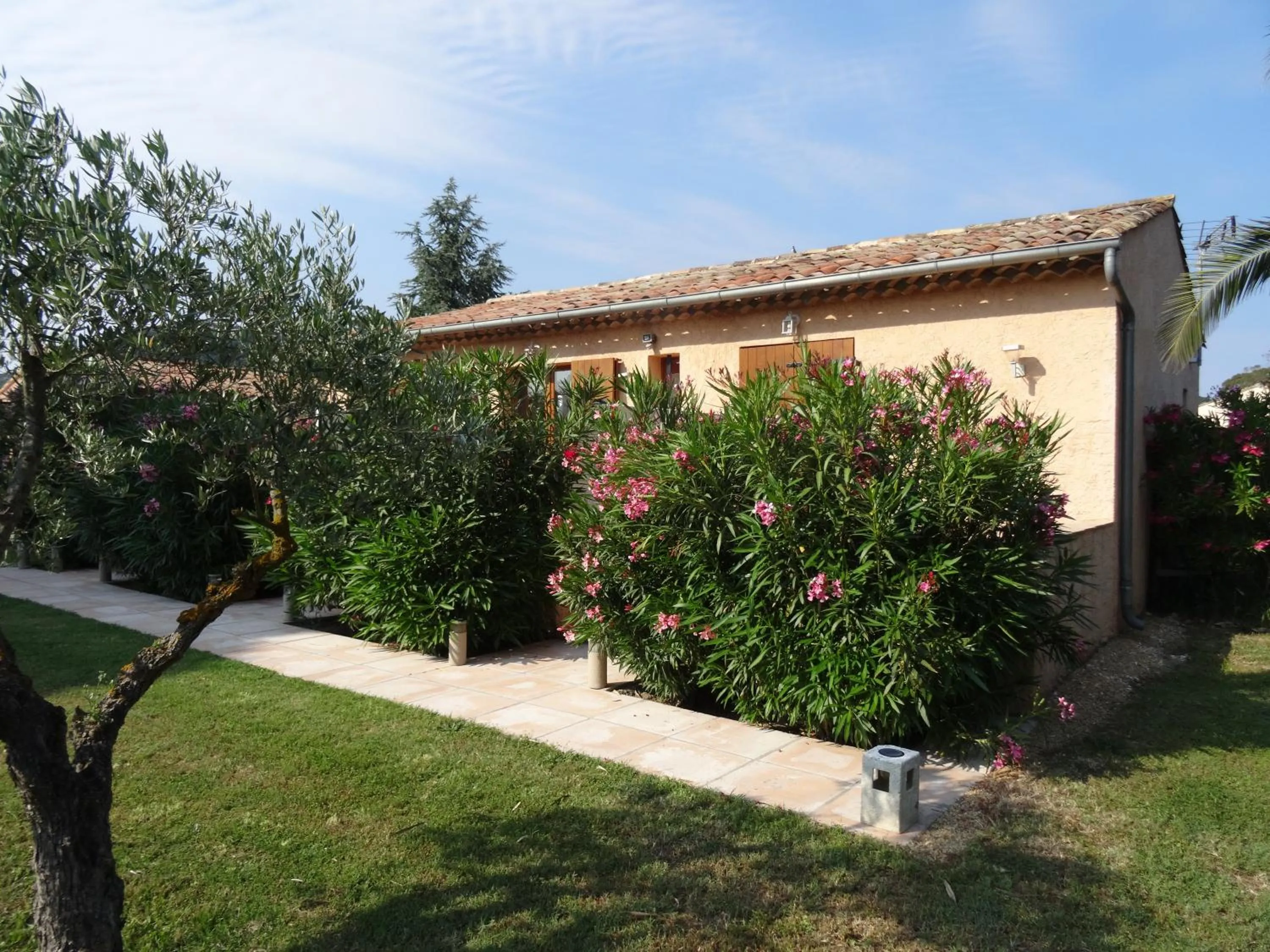 Photo of the whole room in Chambres d'hôtes Villa Alizé
